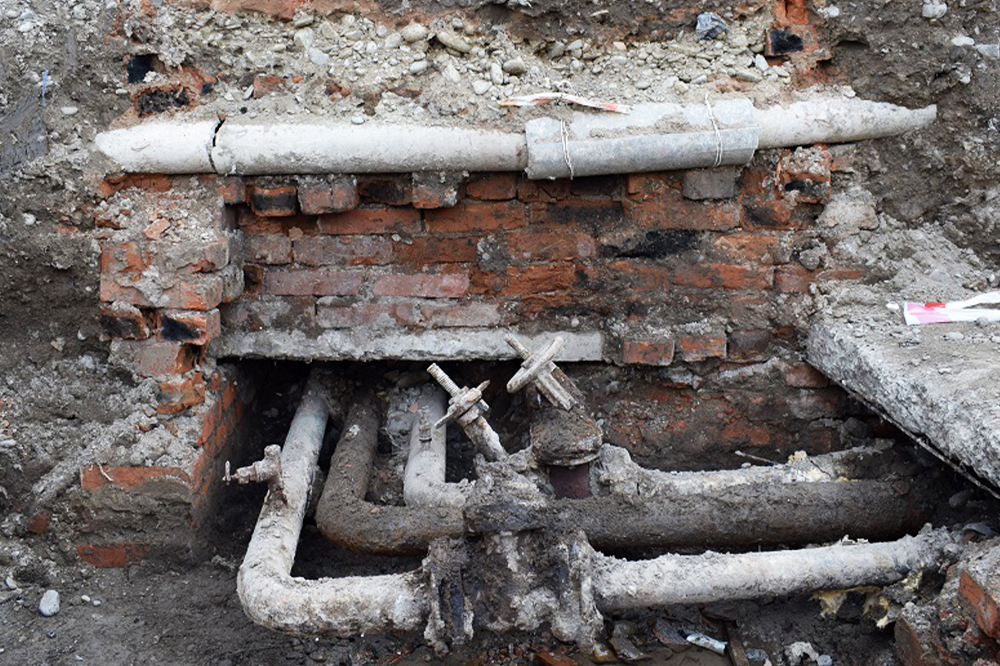 Старая кирпичная кладка. Ремонт сети на ул.Дзержинского, Абакан готово.png