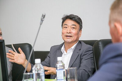 Представитель корейской делегации на кузбасских станциях 