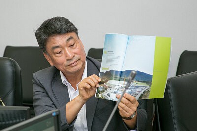 Представитель корейской делегации на кузбасских станциях