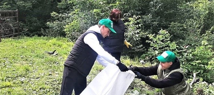 Евсеевка стала чище: энергетики очистили берега малой кемеровской реки 