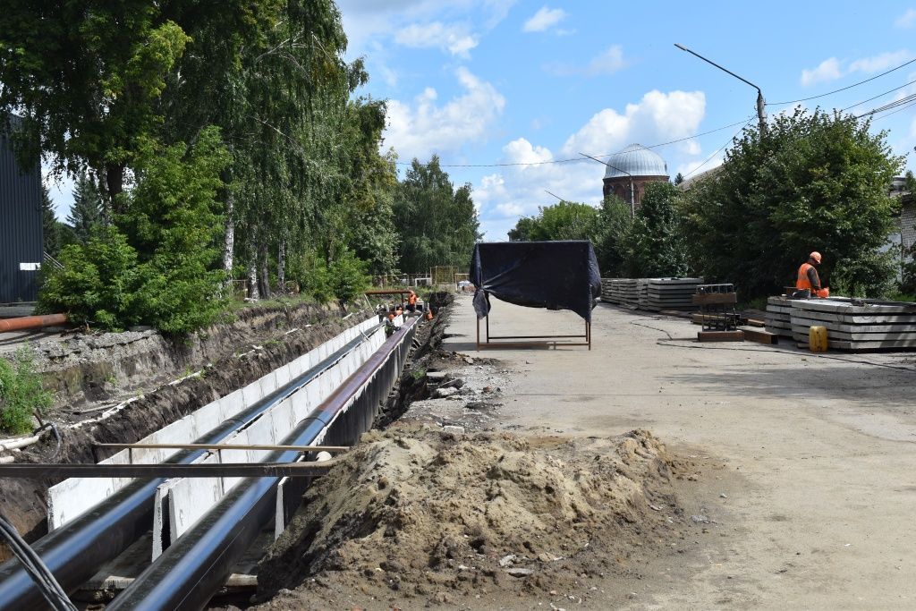 Объясняем, зачем копаем: на улице Красноармейской в центре Бийска СГК проводит техническое перевооружение магистрального участка теплосети 