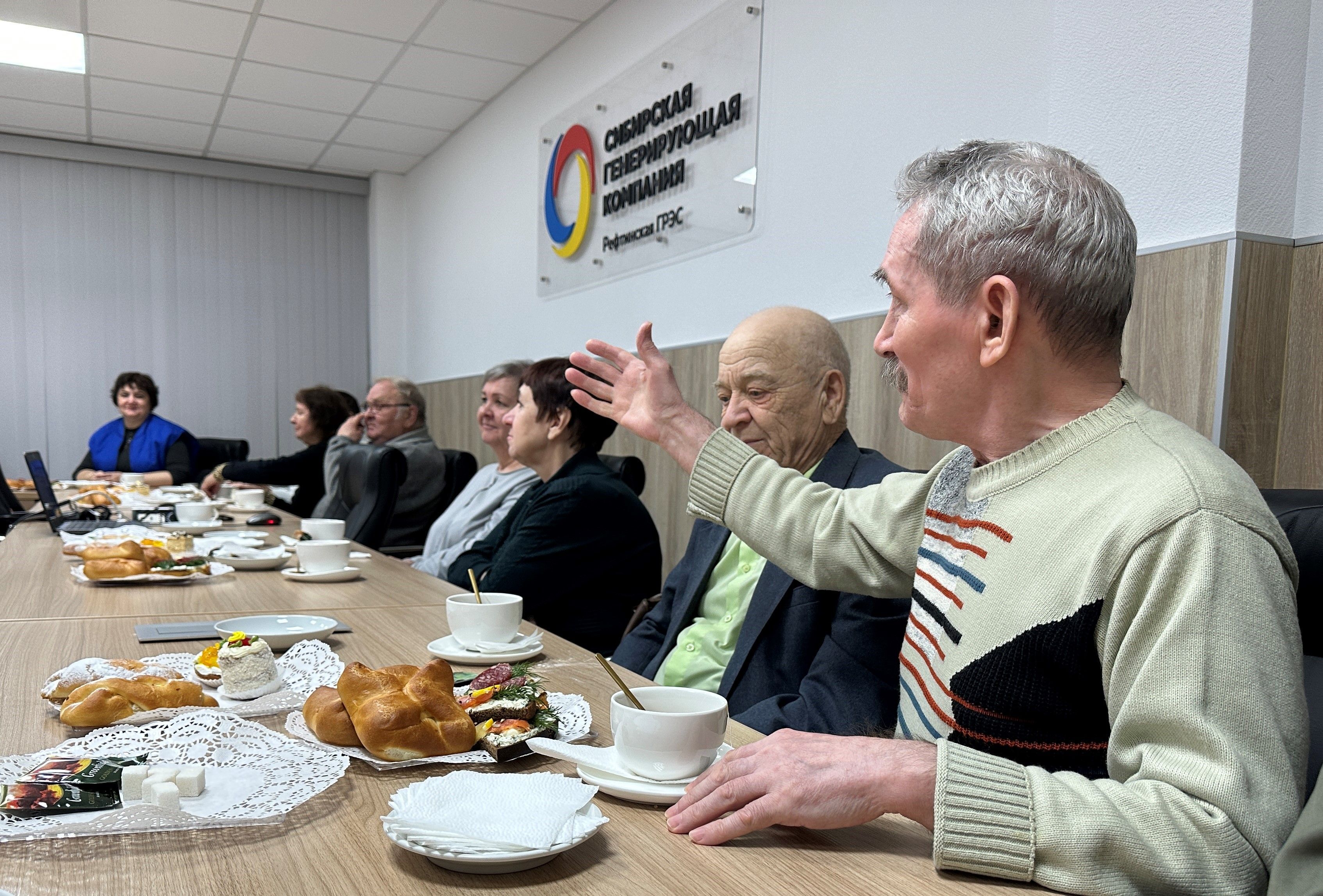 Теплый приём: директор Рефтинской ГРЭС встретился с ветеранами станции