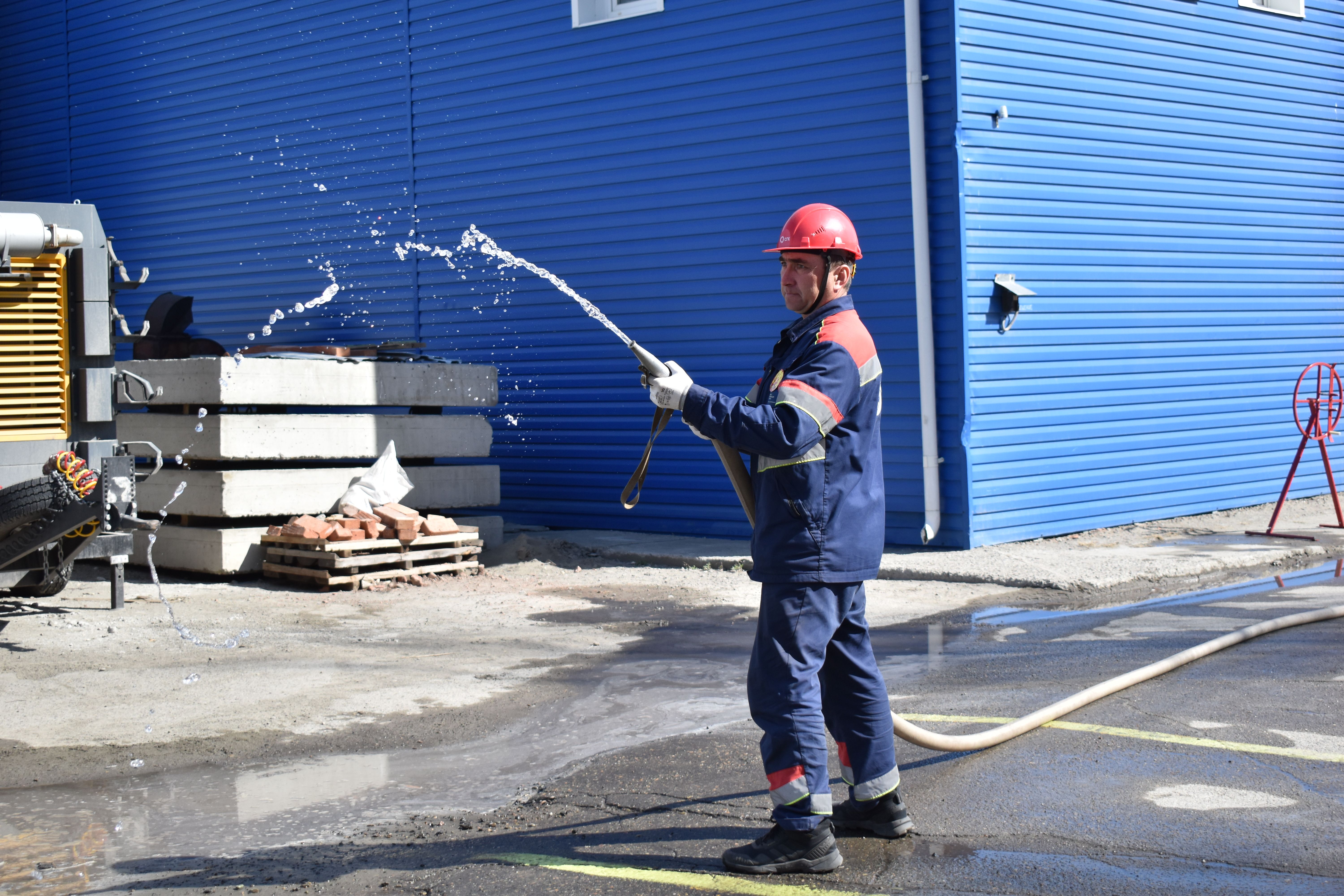 Огнеборцы, на старт! Бийские теплоэнергетики провели соревнования добровольных пожарных формирований