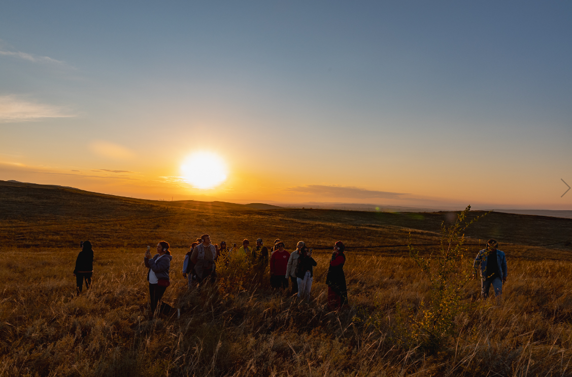 Степь – это про любовь! Грантовая поддержка Фонда Мельниченко и СГК помогла реализовать проект экскурсионных поездок по сакральным местам Хакасии
