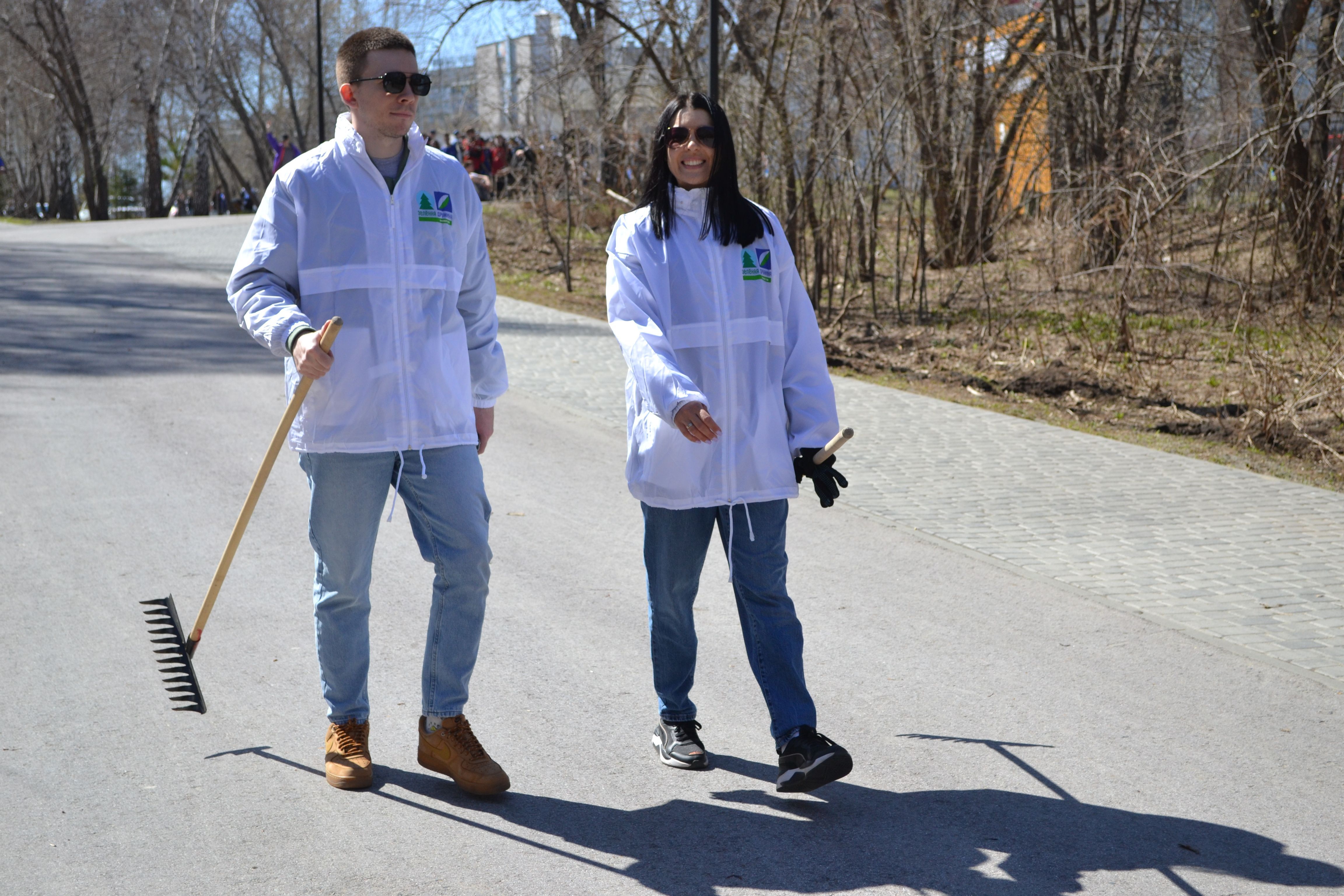Представители Совета молодёжи алтайских предприятий СГК поучаствовали в экологической акции в парке «Юбилейный»