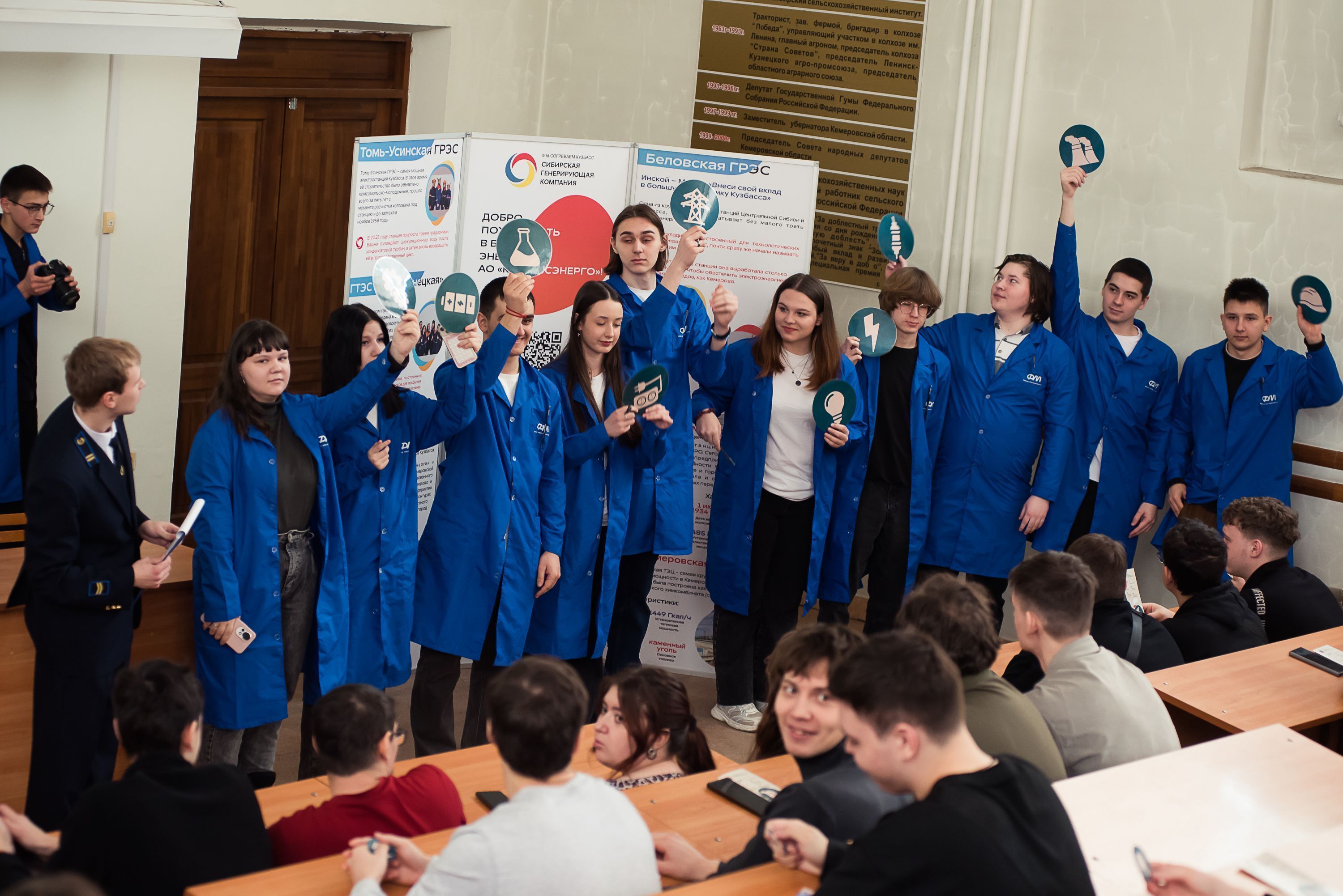 Студенты кемеровских техникумов попробовали себя в роли энергетиков