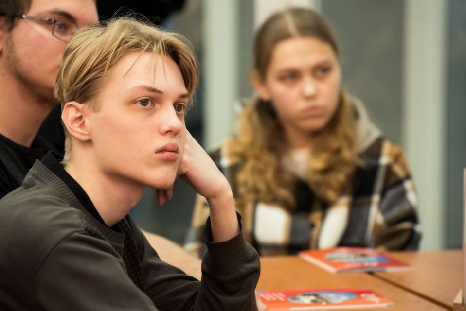 Про счастье, искусственный интеллект и стрессоустойчивость: энергетики встретились со студентами Сибирского политехнического техникума