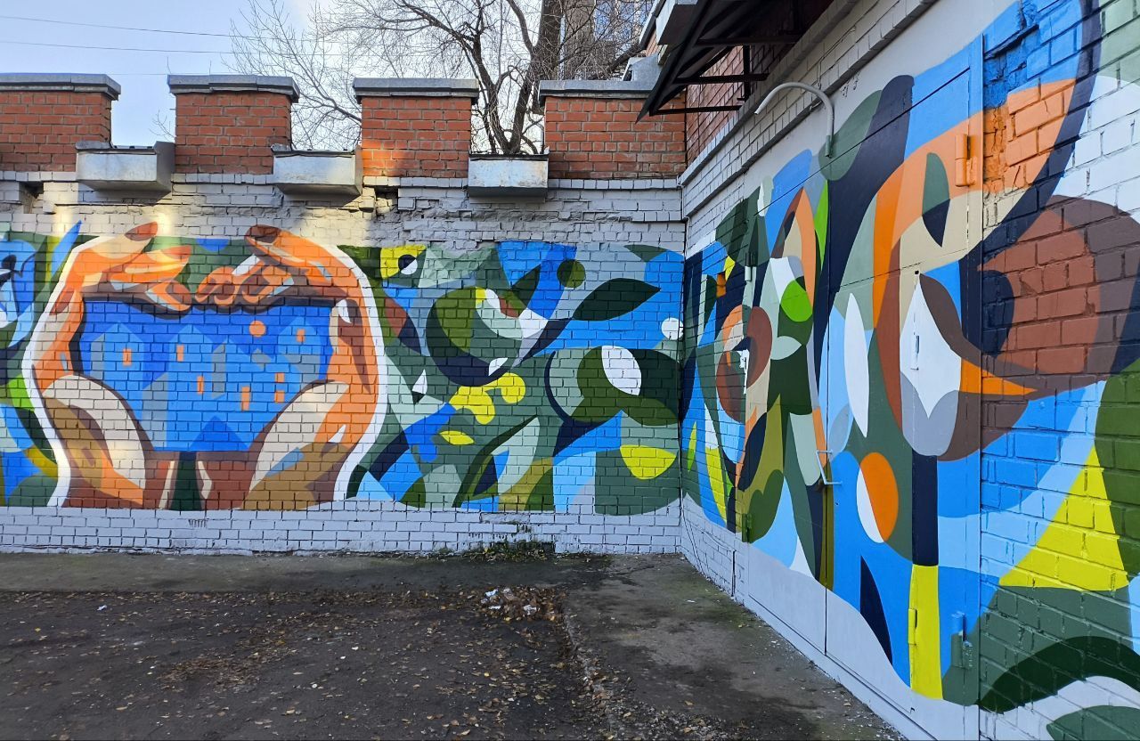 Добавив цвета: на ПНС в Барнауле появился пятиметровый мурал