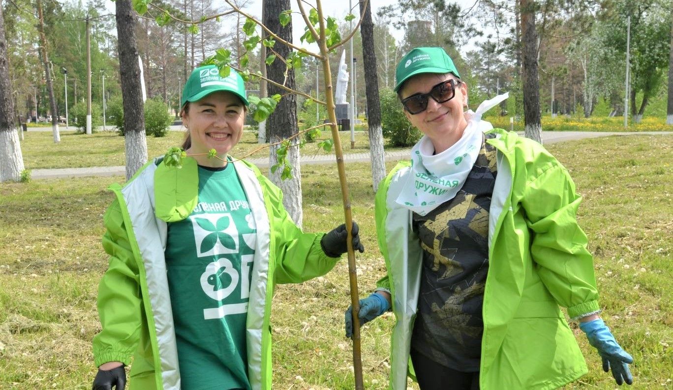 Энергетики СГК высадили деревья в Мысках и Новокузнецке