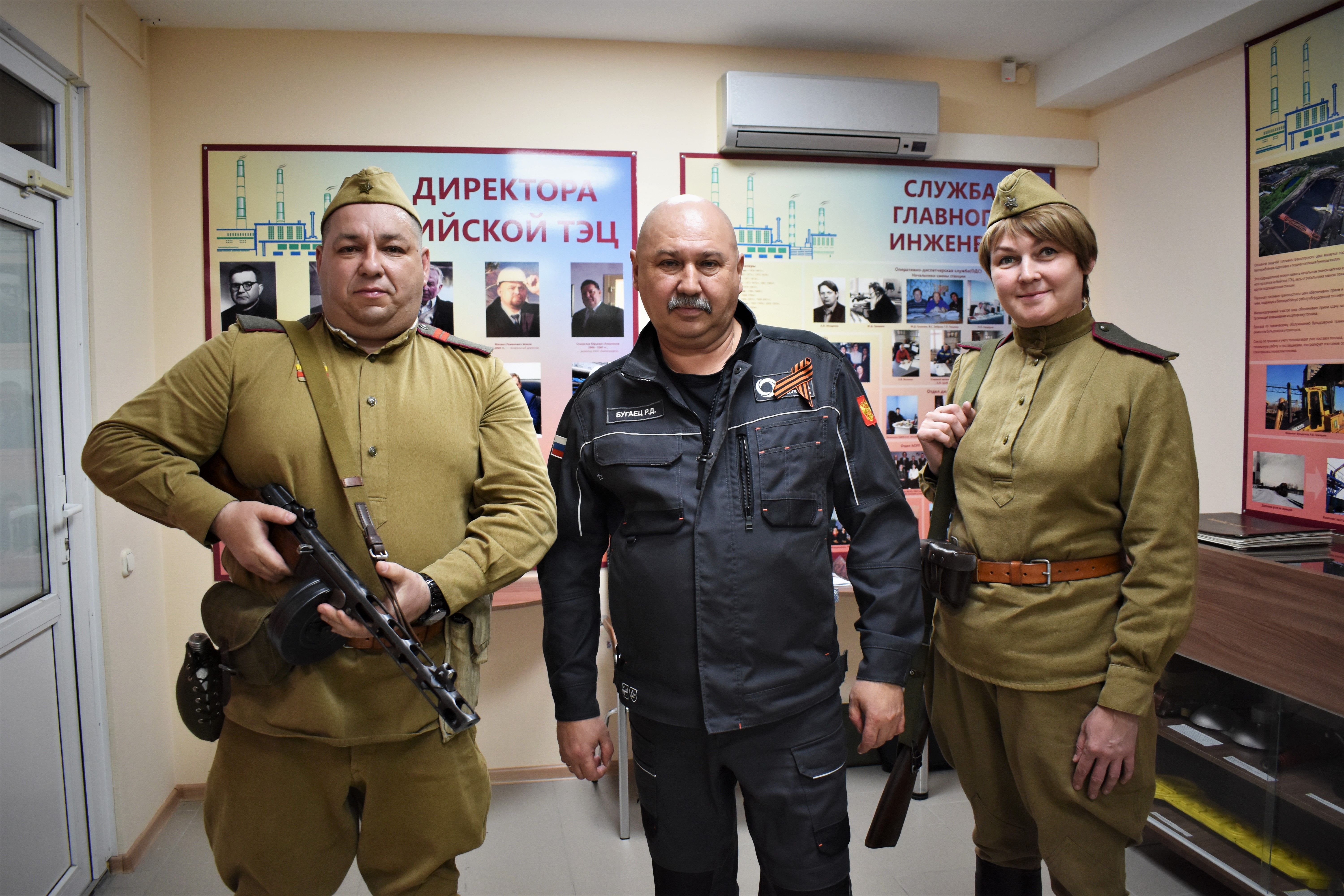 К 80-летию Победы в музее Бийской ТЭЦ провели праздничную экскурсию для сотрудников СГК и их детей 