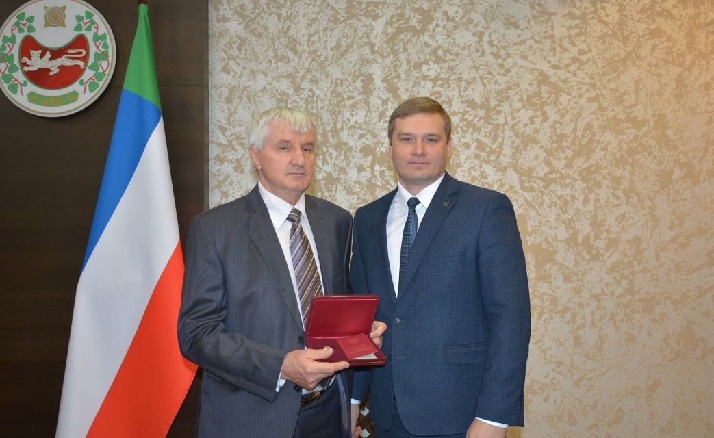 Александр Алейник из Абакана — заслуженный энергетик России