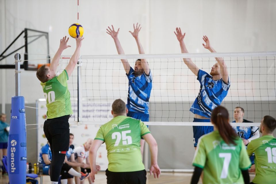 Командная работа: в Кемерове прошел благотворительный волейбольный турнир
