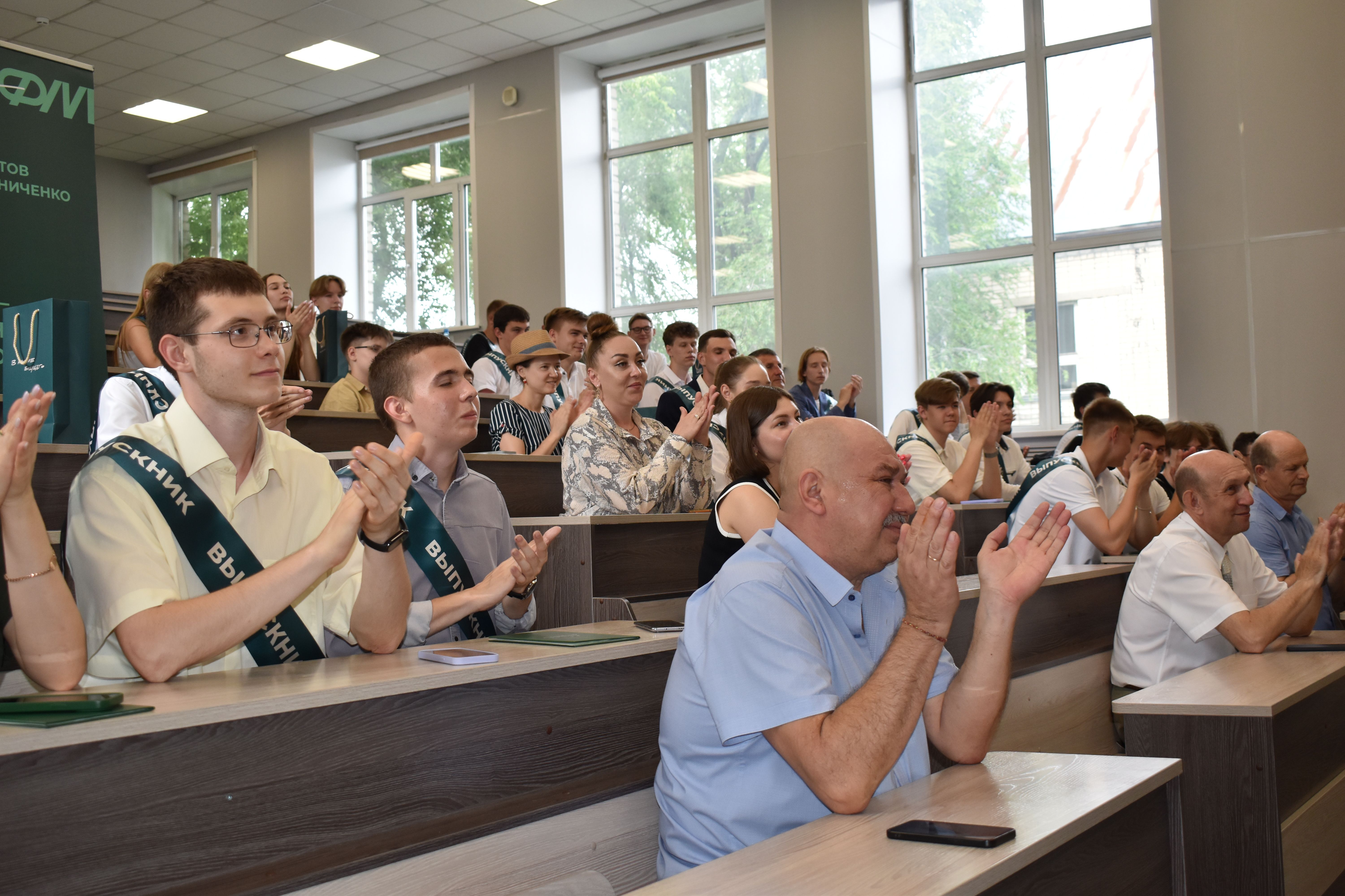 В начале будущего: в бийском Центре талантов Фонда Мельниченко состоялся выпуск воспитанников