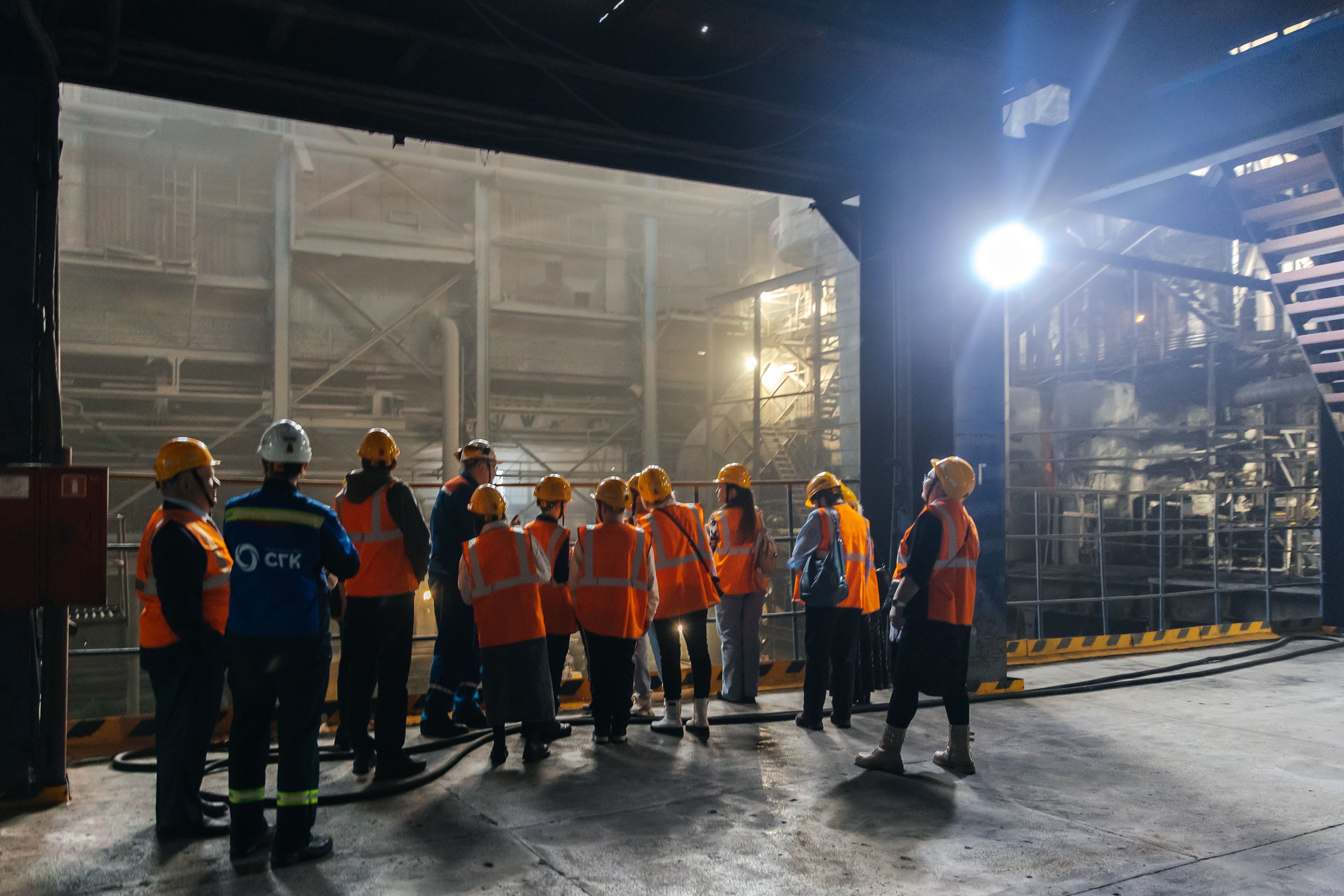 Участники проекта «Дом с теплом» побывали на Барнаульской ТЭЦ-2 и обсудили температурные режимы в домах