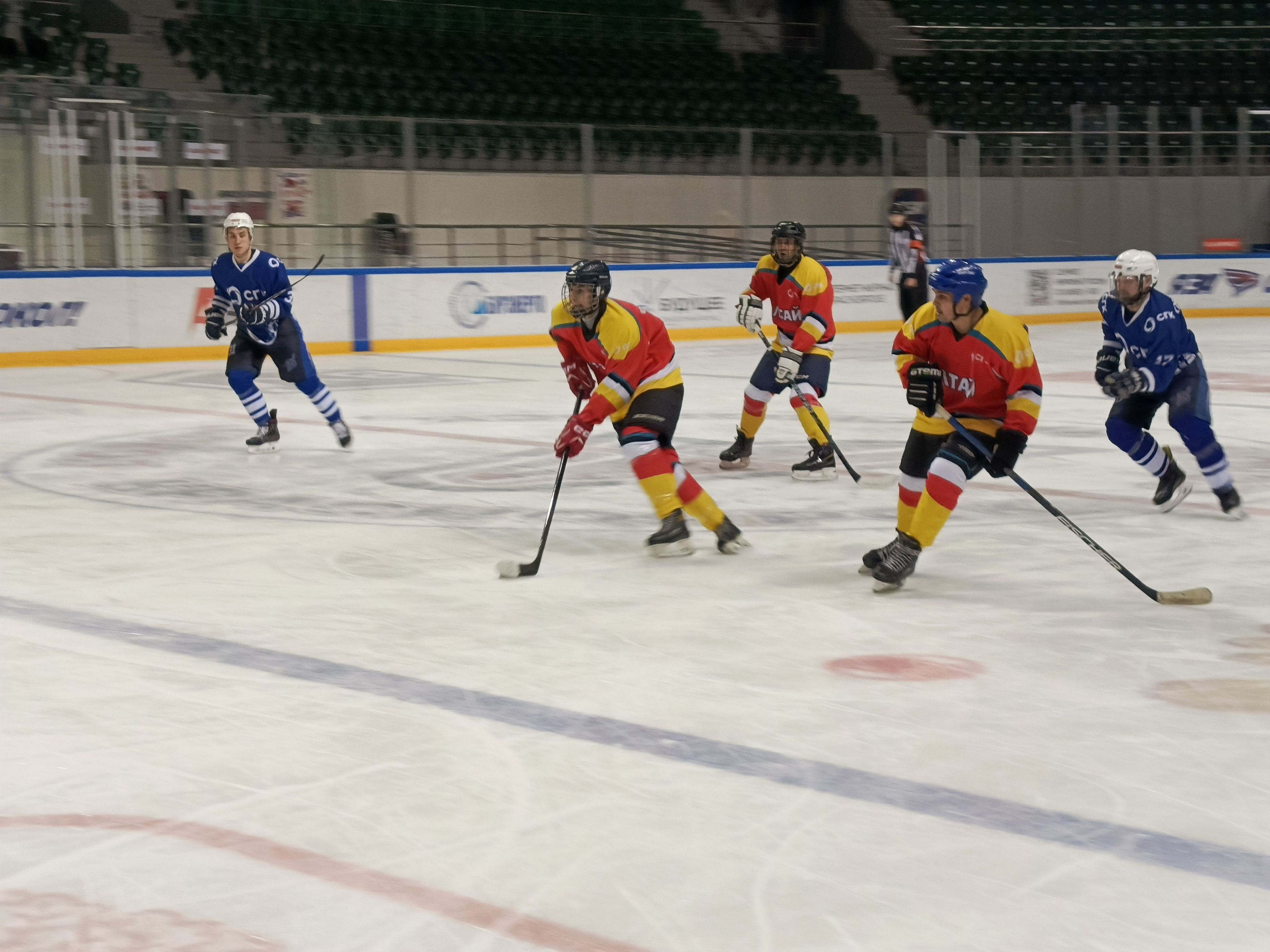 Энергия льда: в Красноярске состоялся мини-турнир по хоккею с шайбой среди команд СГК