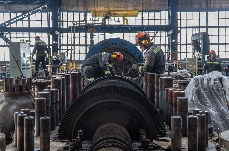 Железу тоже нужен отпуск: на Абаканской ТЭЦ приступили к самому крупному ремонту лета