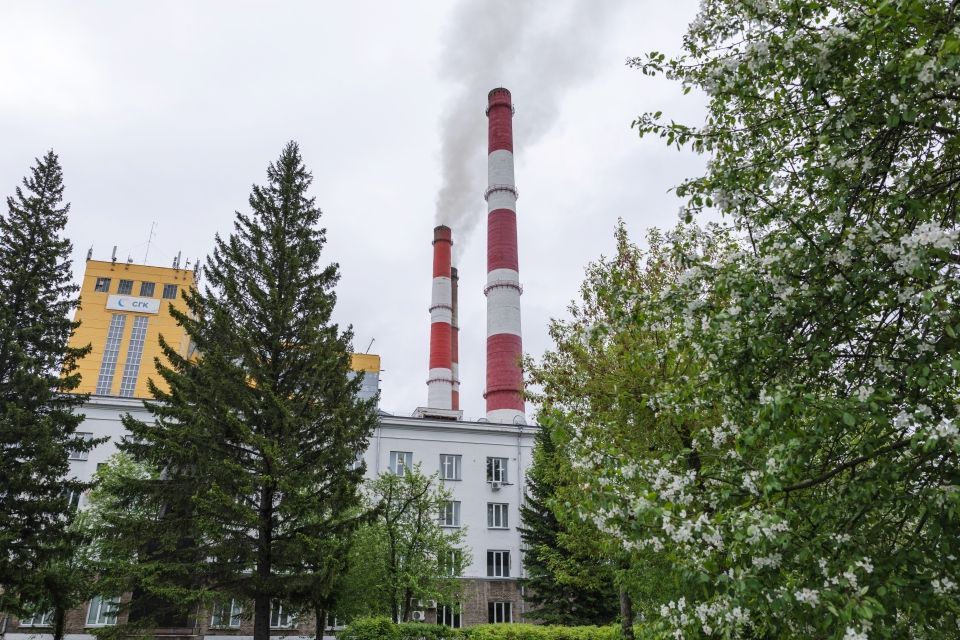 Назаровская ГРЭС начала установку системы автоматического контроля выбросов на дымовой трубе № 2
