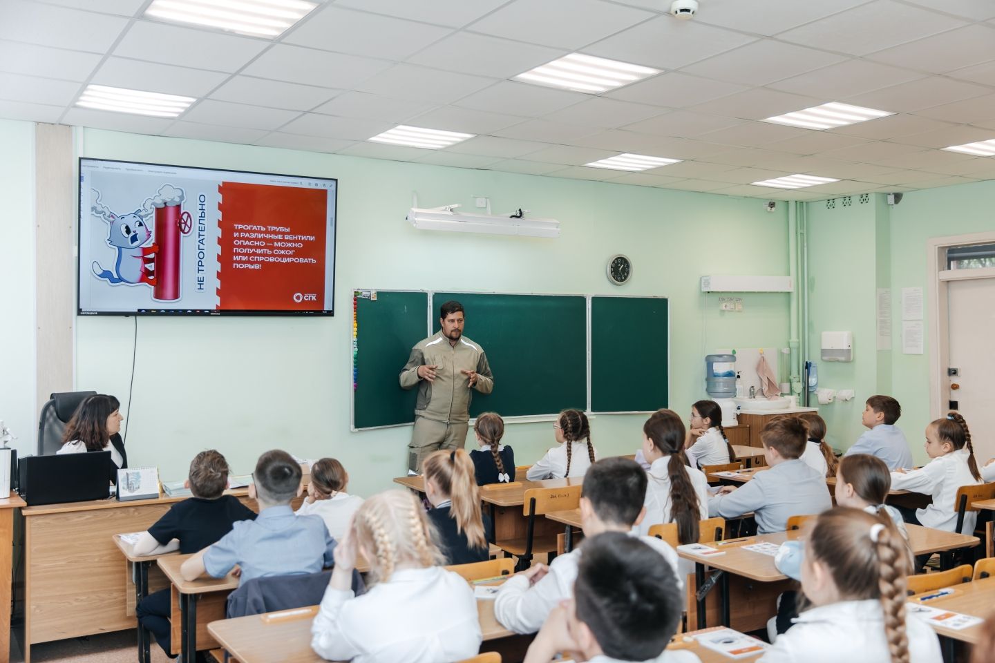 Алтайским школьникам рассказали о правилах безопасности вблизи ремонта теплосетей