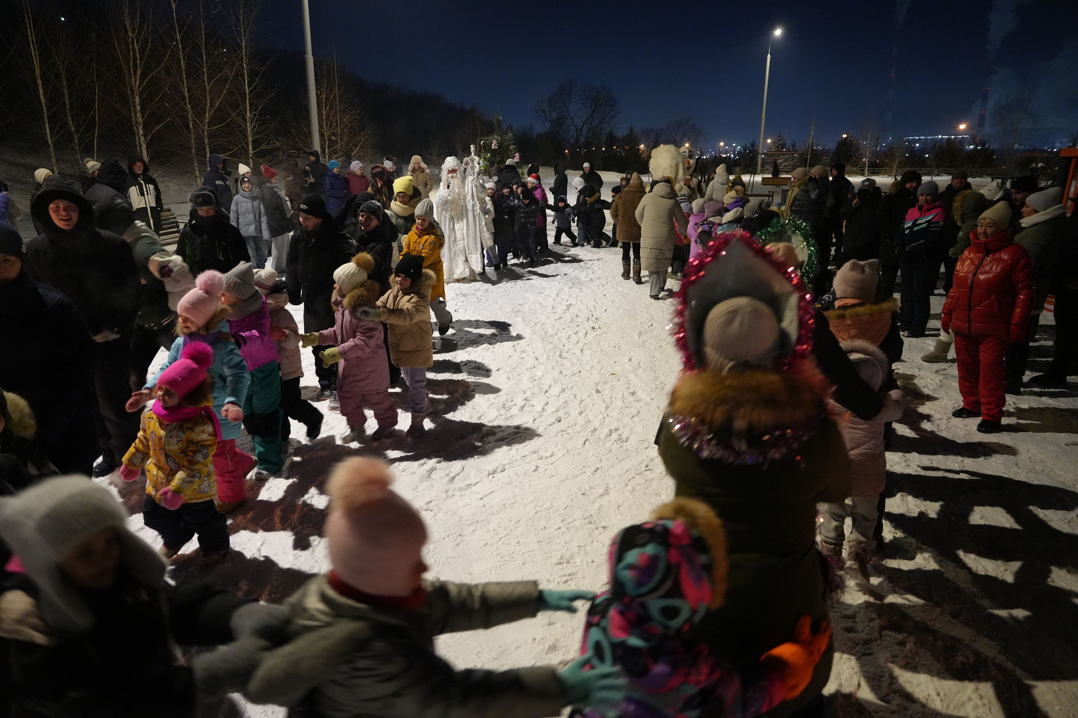 Теплый подарок: СГК провела праздник для жителей мкрн. Верхняя Базаиха в Красноярске