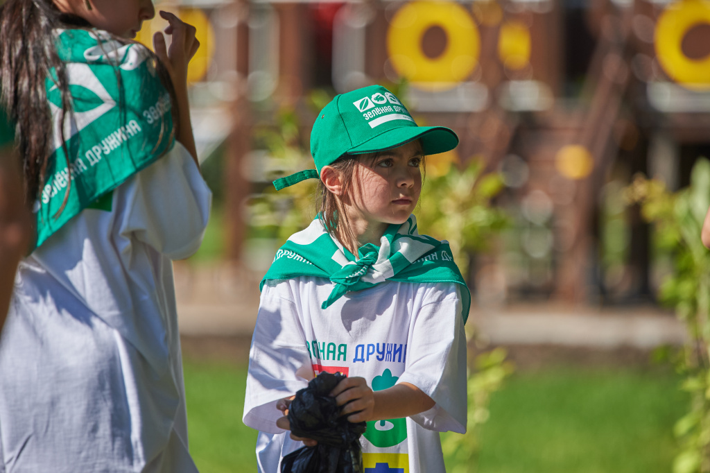 Зелёная дружина СГК начала Экомарафон по высадке деревьев в Красноярске