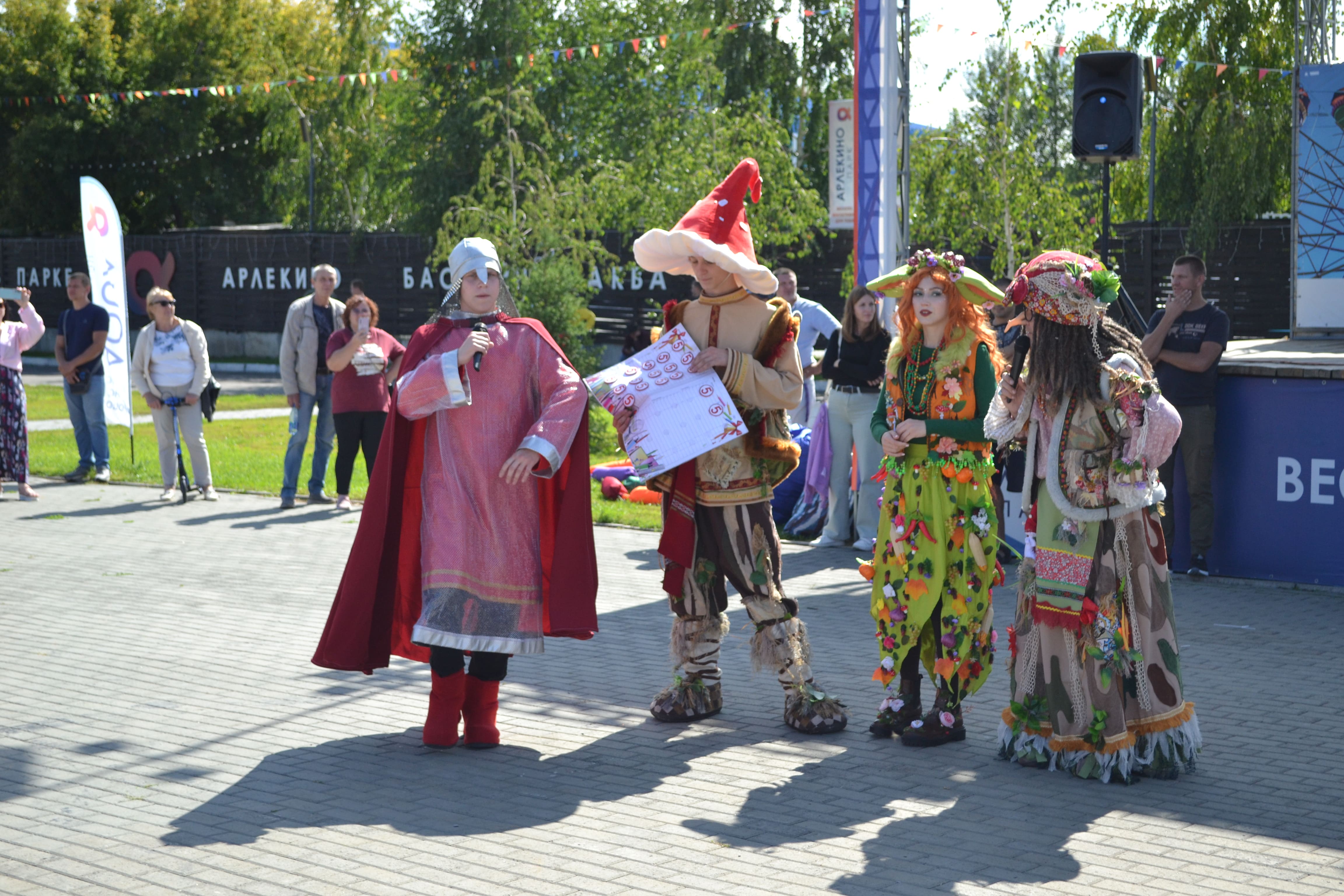 Будущие первоклассники побывали в сказке вместе с СГК и получили рюкзаки со школьными принадлежностями