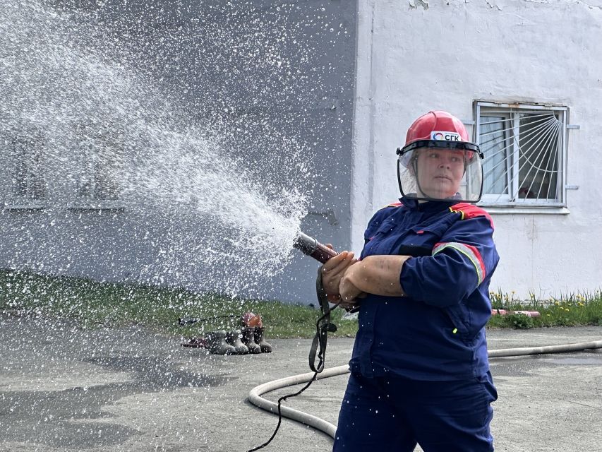 Огонь, вода и штрафные секунды: на Рефтинской ГРЭС прошли соревнования добровольных пожарных формирований
