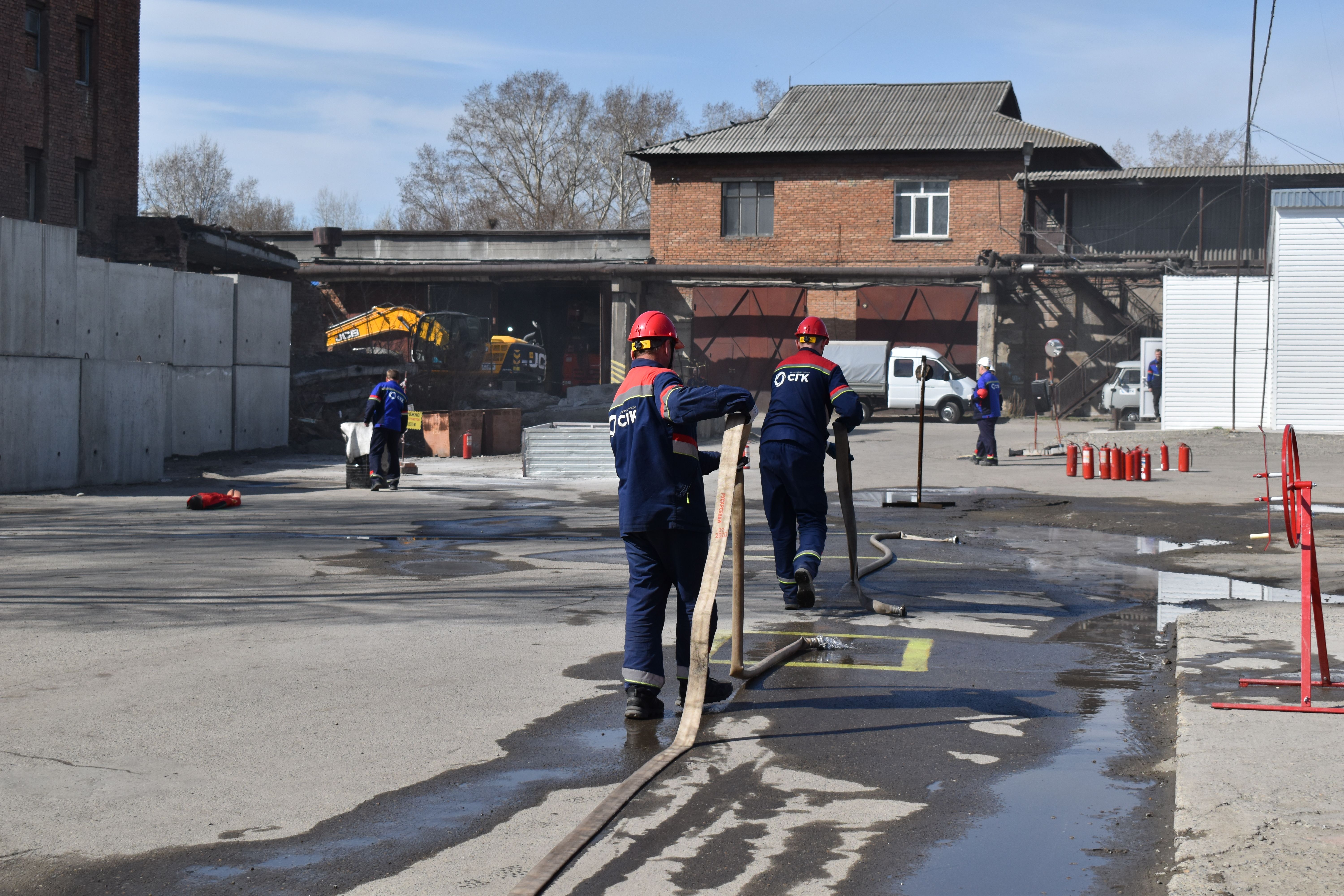 Огнеборцы, на старт! Бийские теплоэнергетики провели соревнования добровольных пожарных формирований