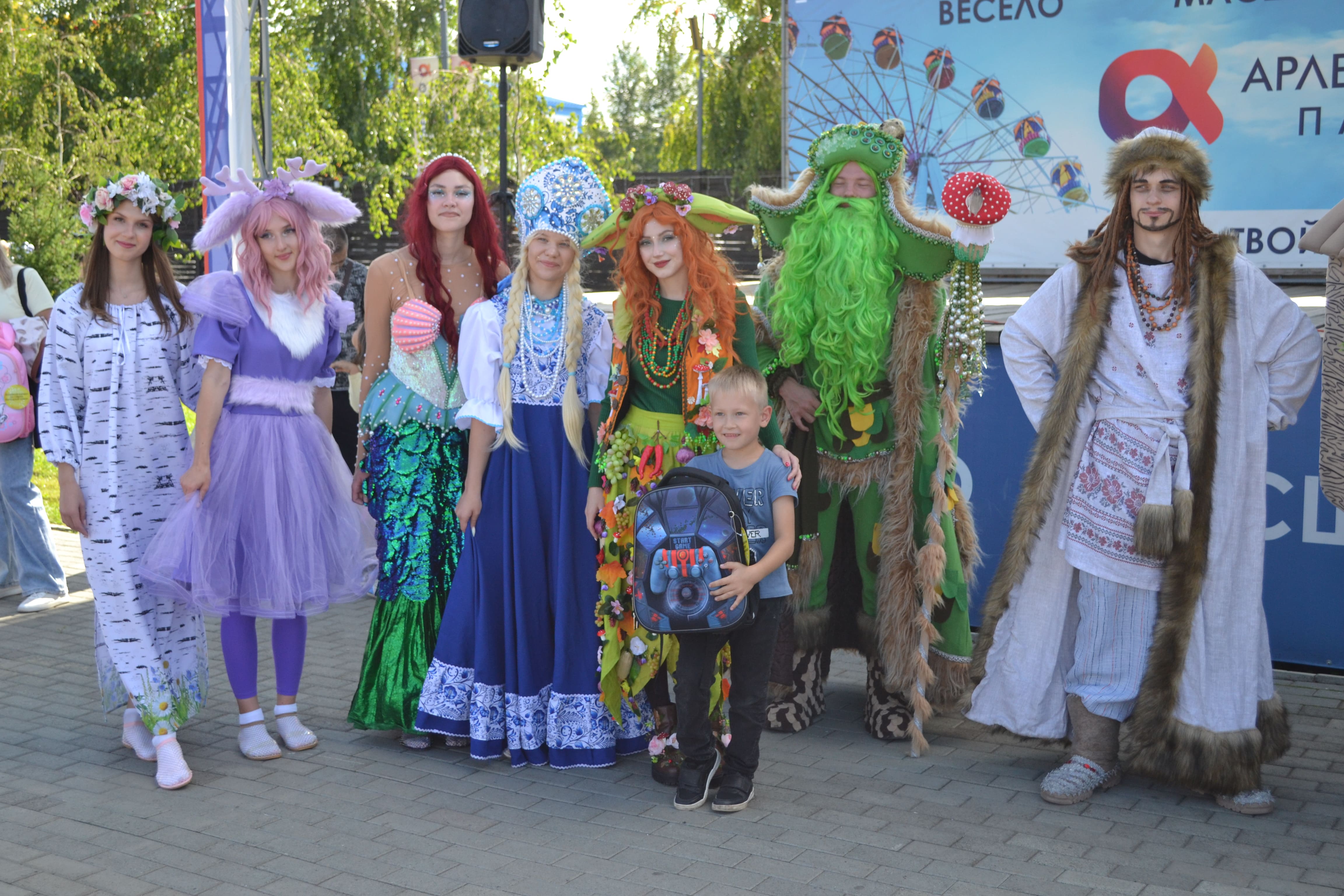 Будущие первоклассники побывали в сказке вместе с СГК и получили рюкзаки со школьными принадлежностями