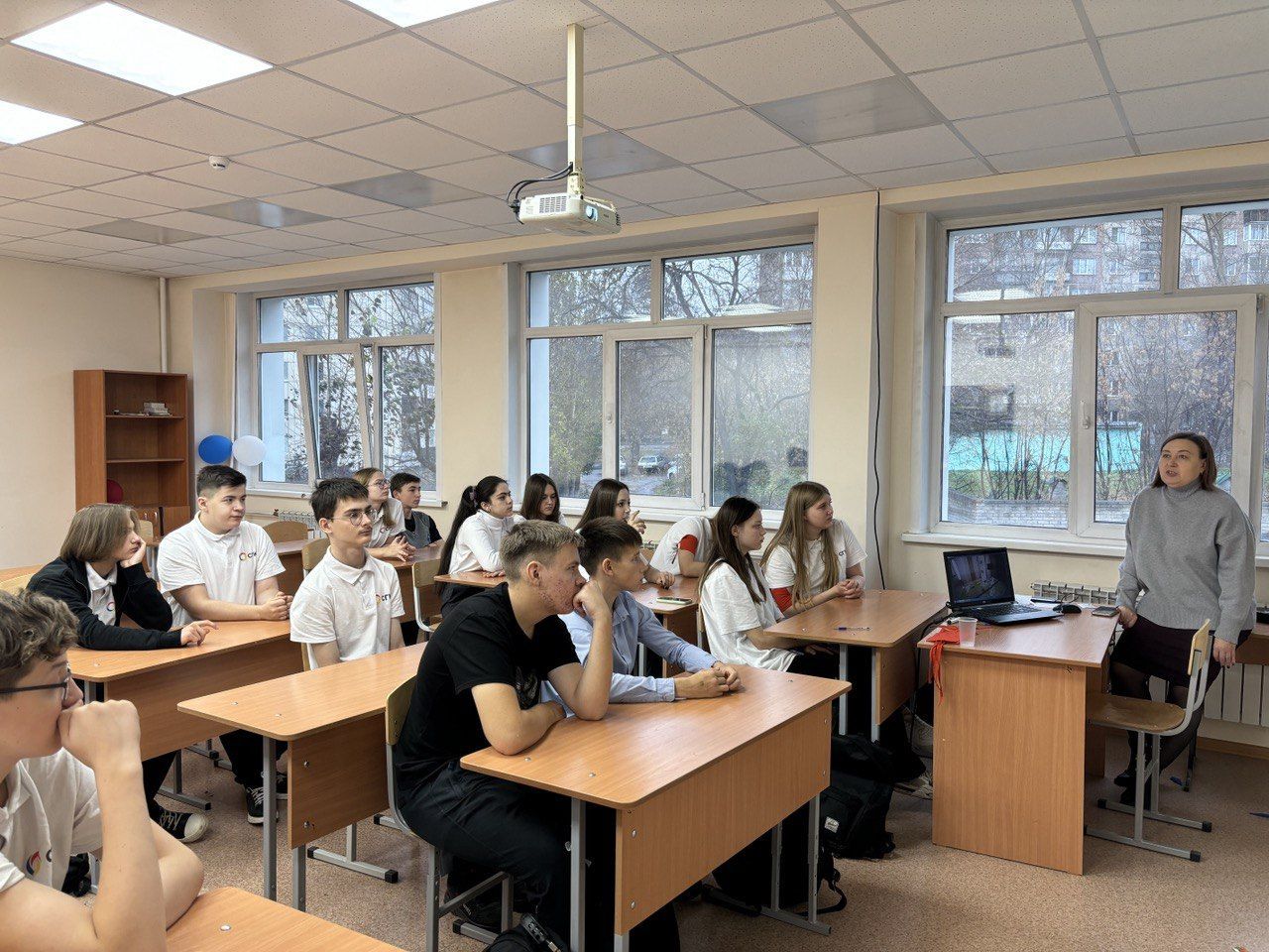 Дирекция по персоналу «СГК-Алтай» открыла серию профориентационных встреч для старшеклассников