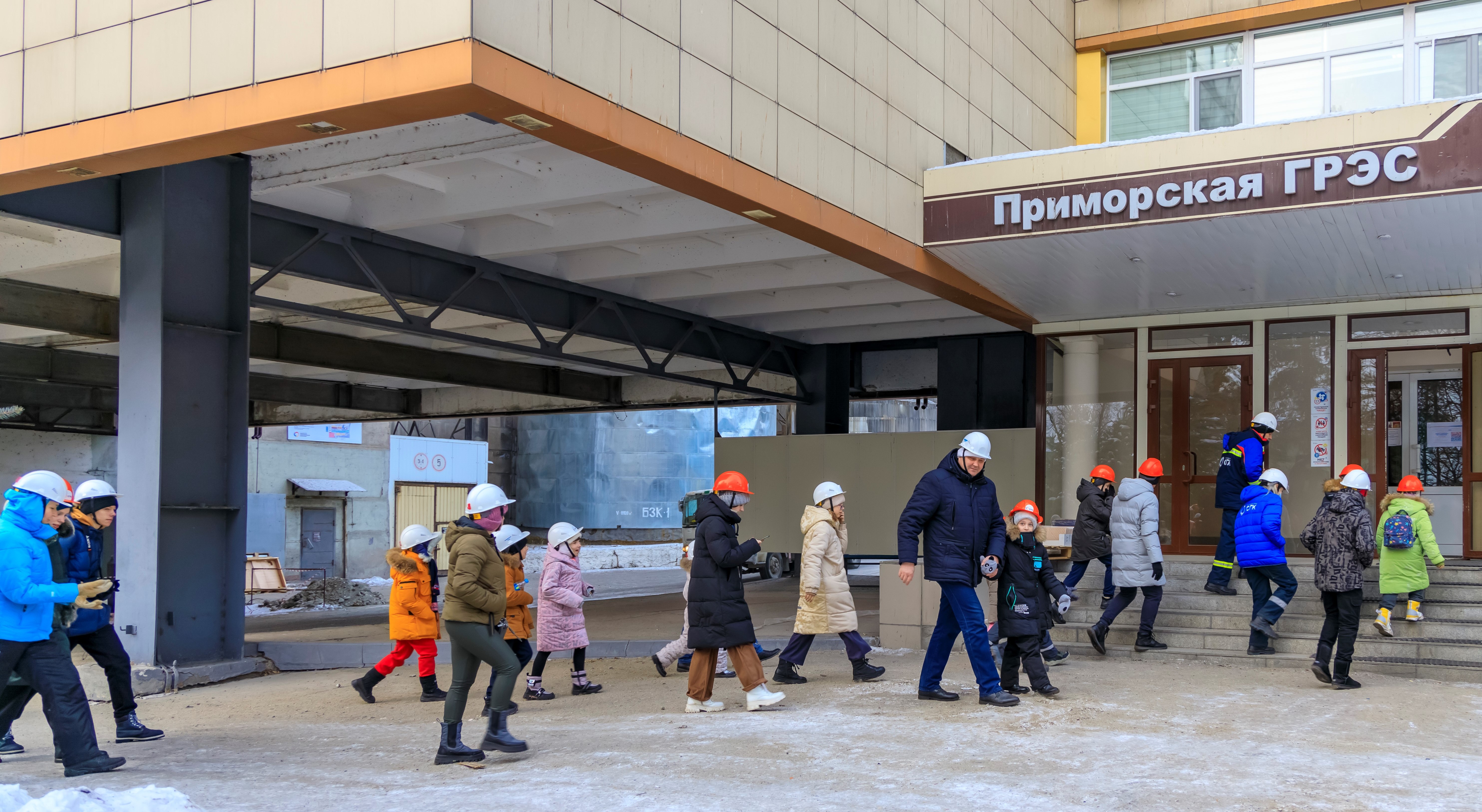 Энергетики рассказали школьникам, как преобразится Приморская ГРЭС после модернизации