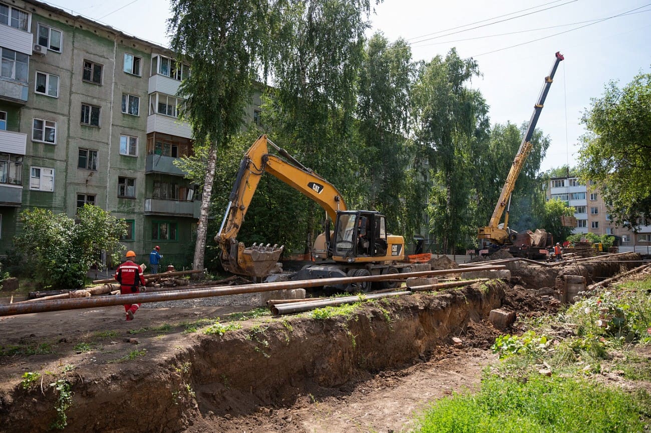 13 дворов как площадка для работ и дискуссий: новосибирские депутаты посмотрели ремонт теплосети