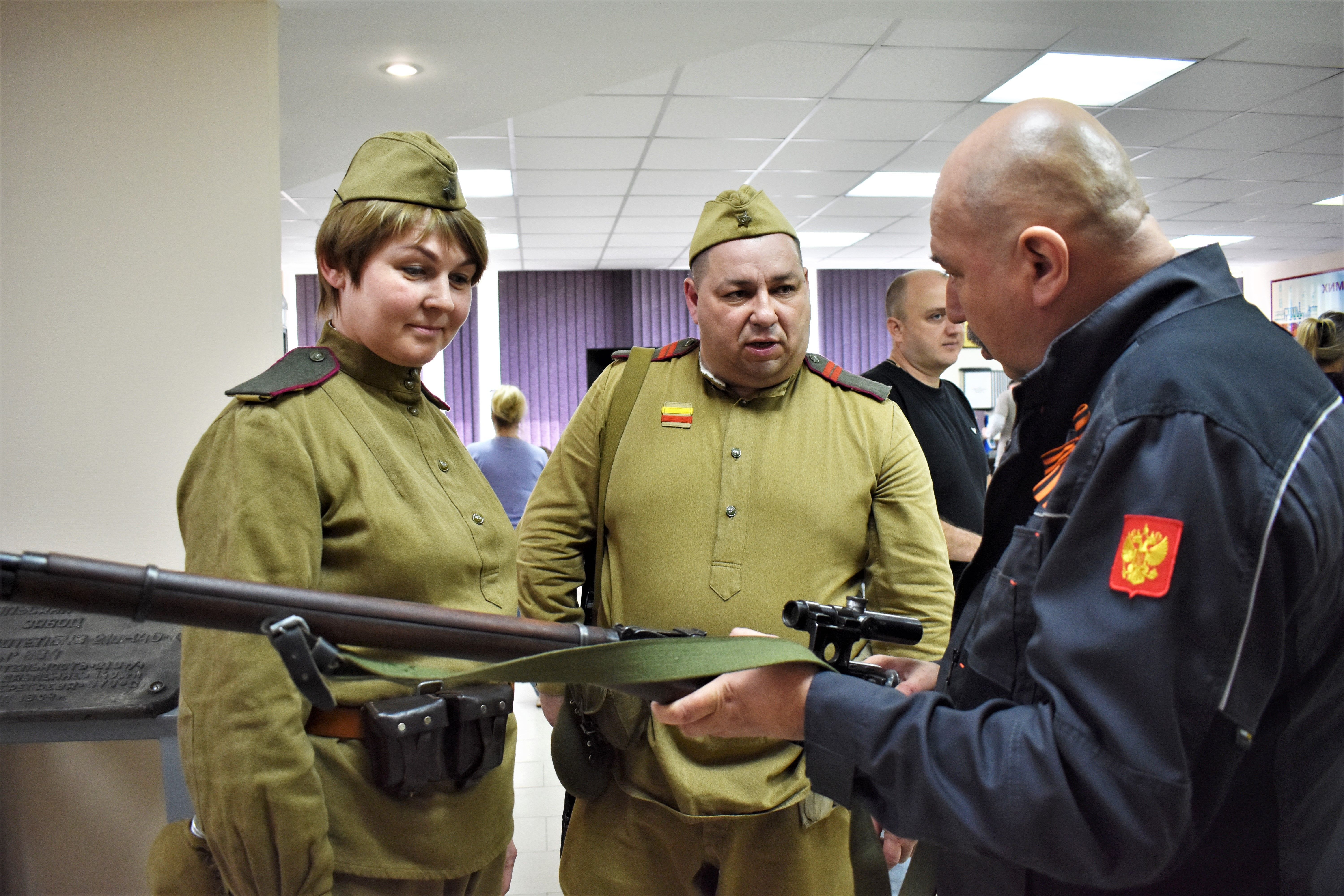К 80-летию Победы в музее Бийской ТЭЦ провели праздничную экскурсию для сотрудников СГК и их детей 