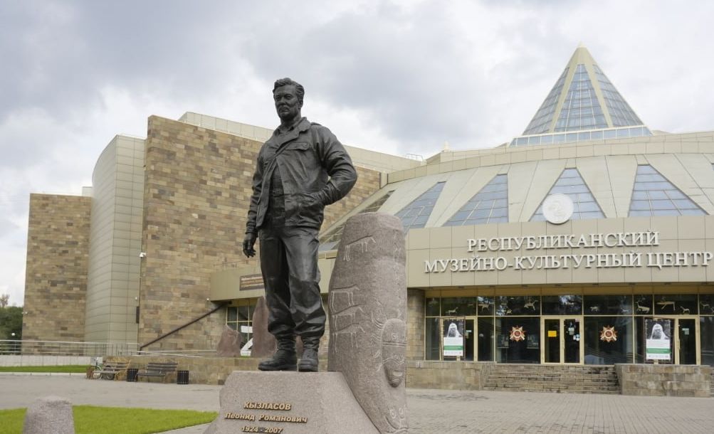 Правильная погода для исторических сокровищ: СГК и Фонд Мельниченко помогли музею Хакасии приобрести климатическое оборудование