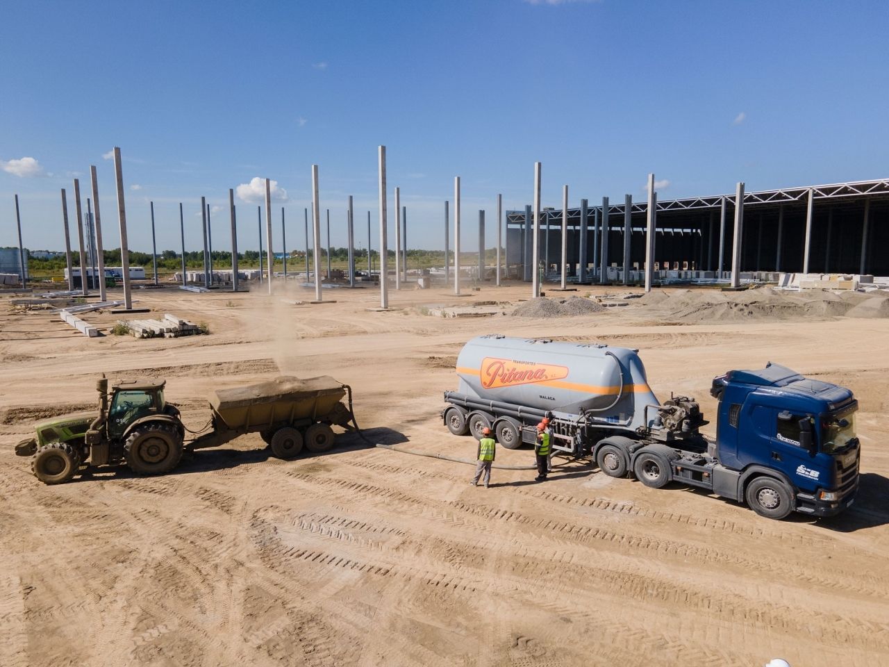 Площадку для складов WB под Новосибирском готовят при помощи золы-уноса