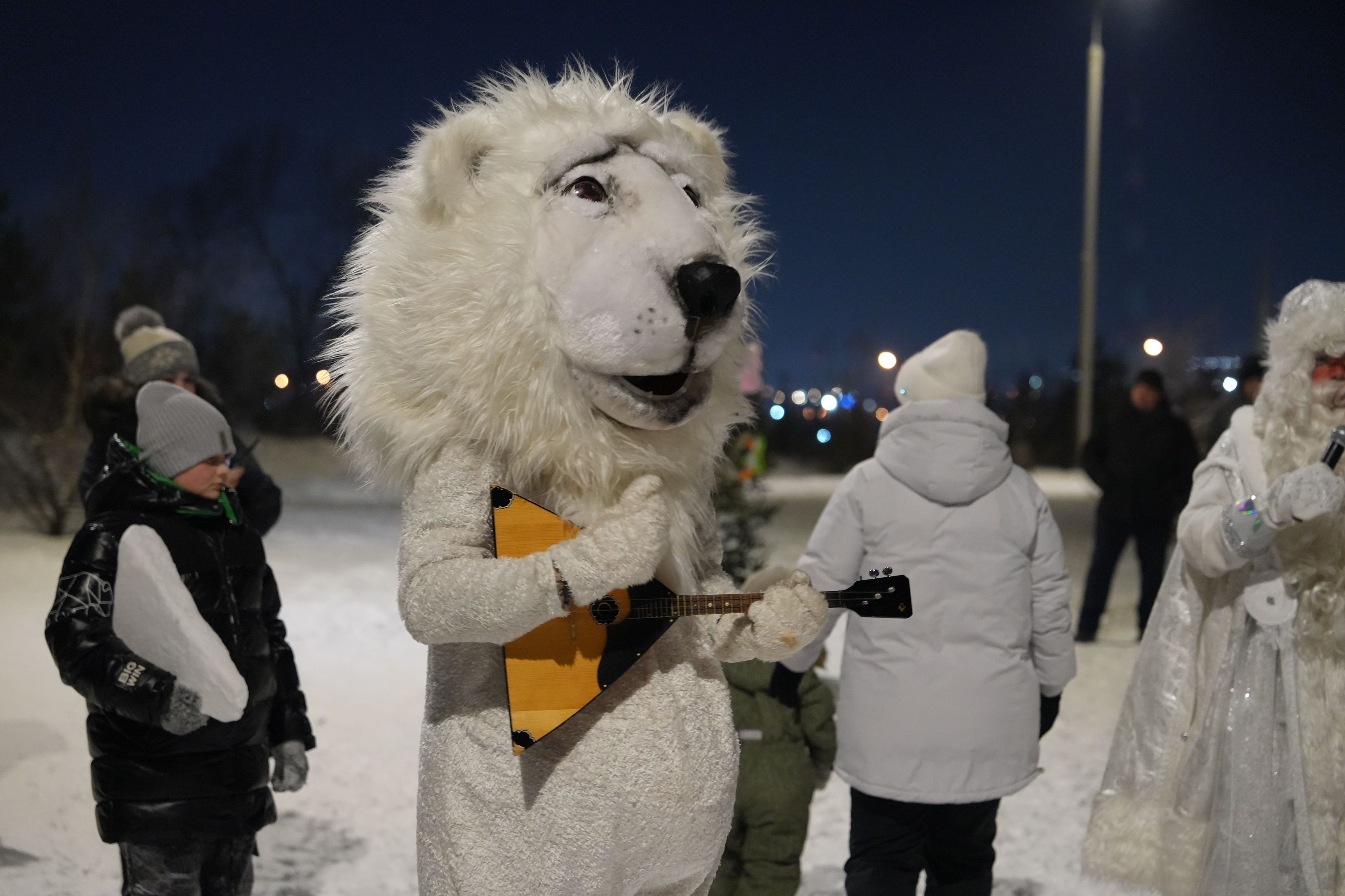 Теплый подарок: СГК провела праздник для жителей мкрн. Верхняя Базаиха в Красноярске