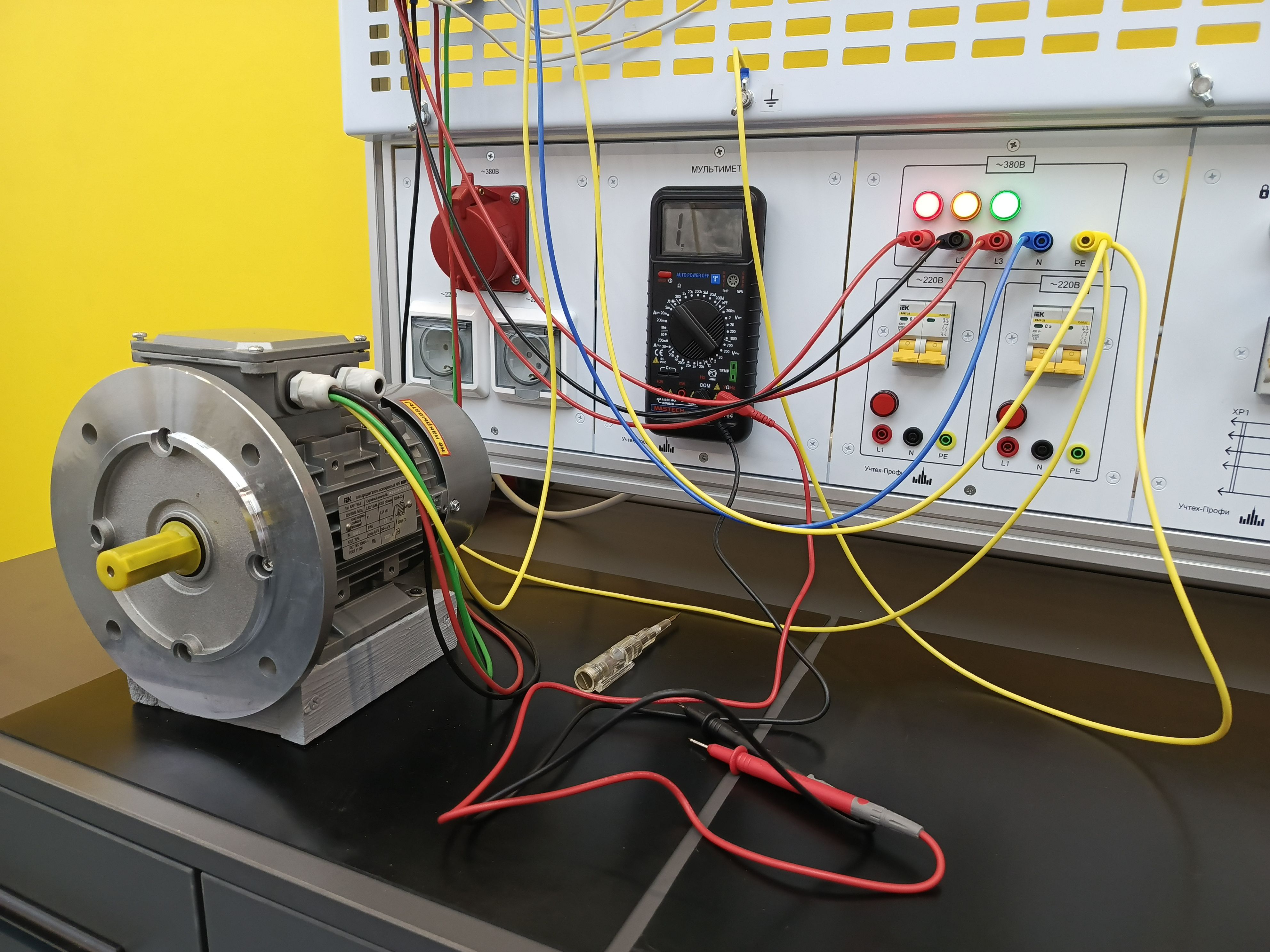 Путь в профессию энергетики: в Красноярском аэрокосмическом колледже открылось новое образовательное пространство