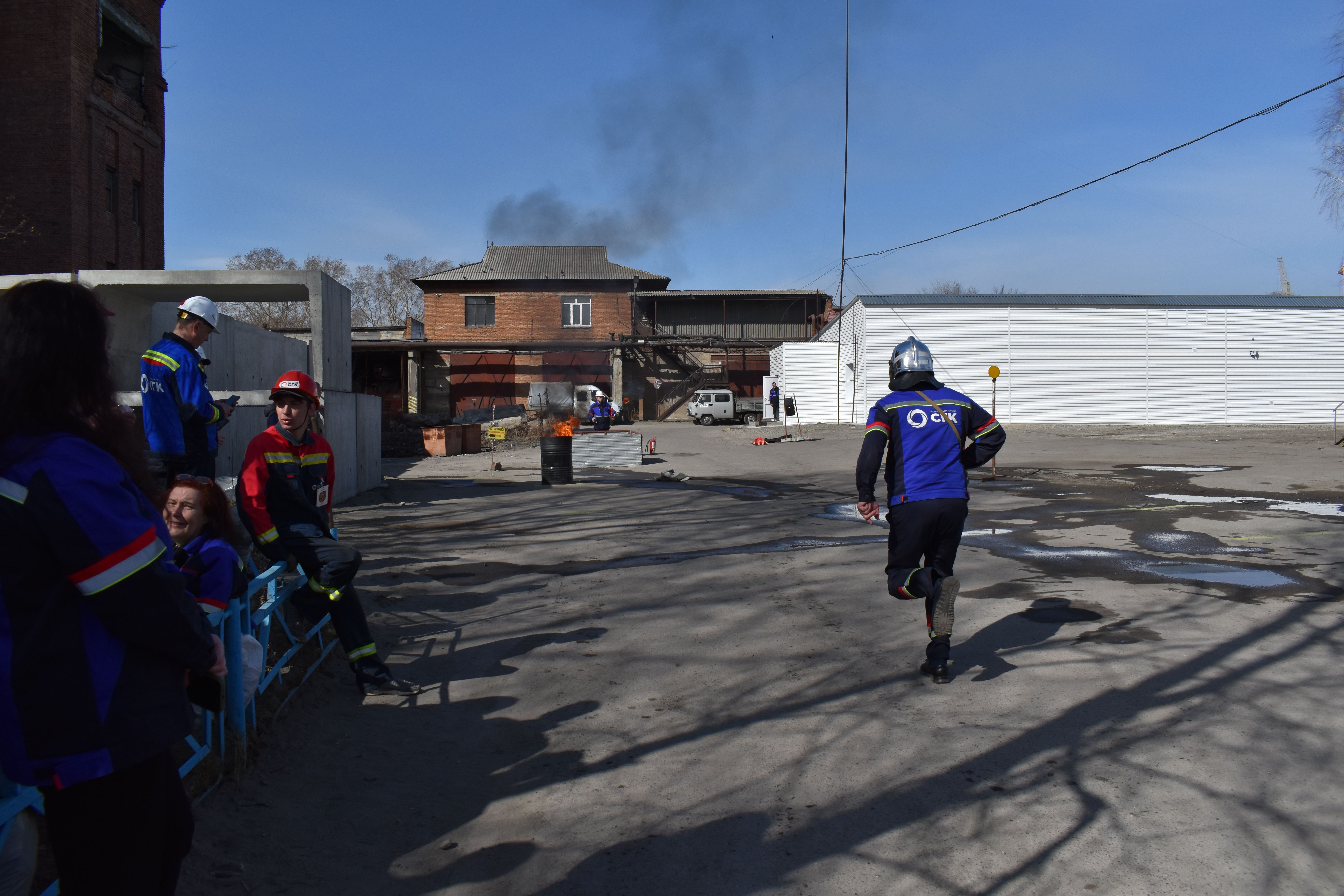 Огнеборцы, на старт! Бийские теплоэнергетики провели соревнования добровольных пожарных формирований