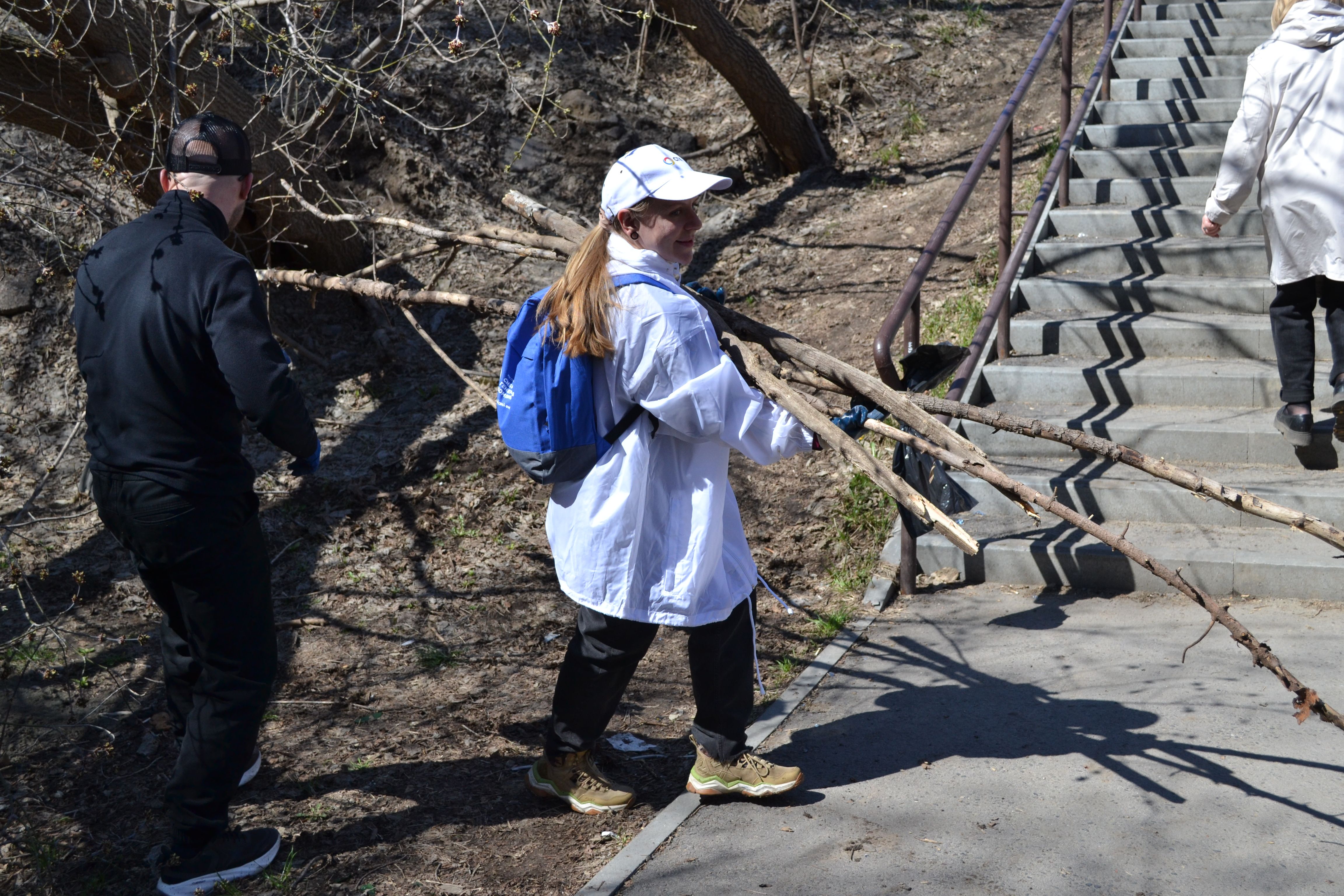 Представители Совета молодёжи алтайских предприятий СГК поучаствовали в экологической акции в парке «Юбилейный»