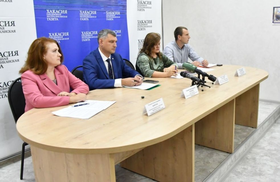 Стартовали хорошо: эксперты Министерства ЖКХ, СГК и журналисты обсудили начало нового отопительного сезона в Хакасии