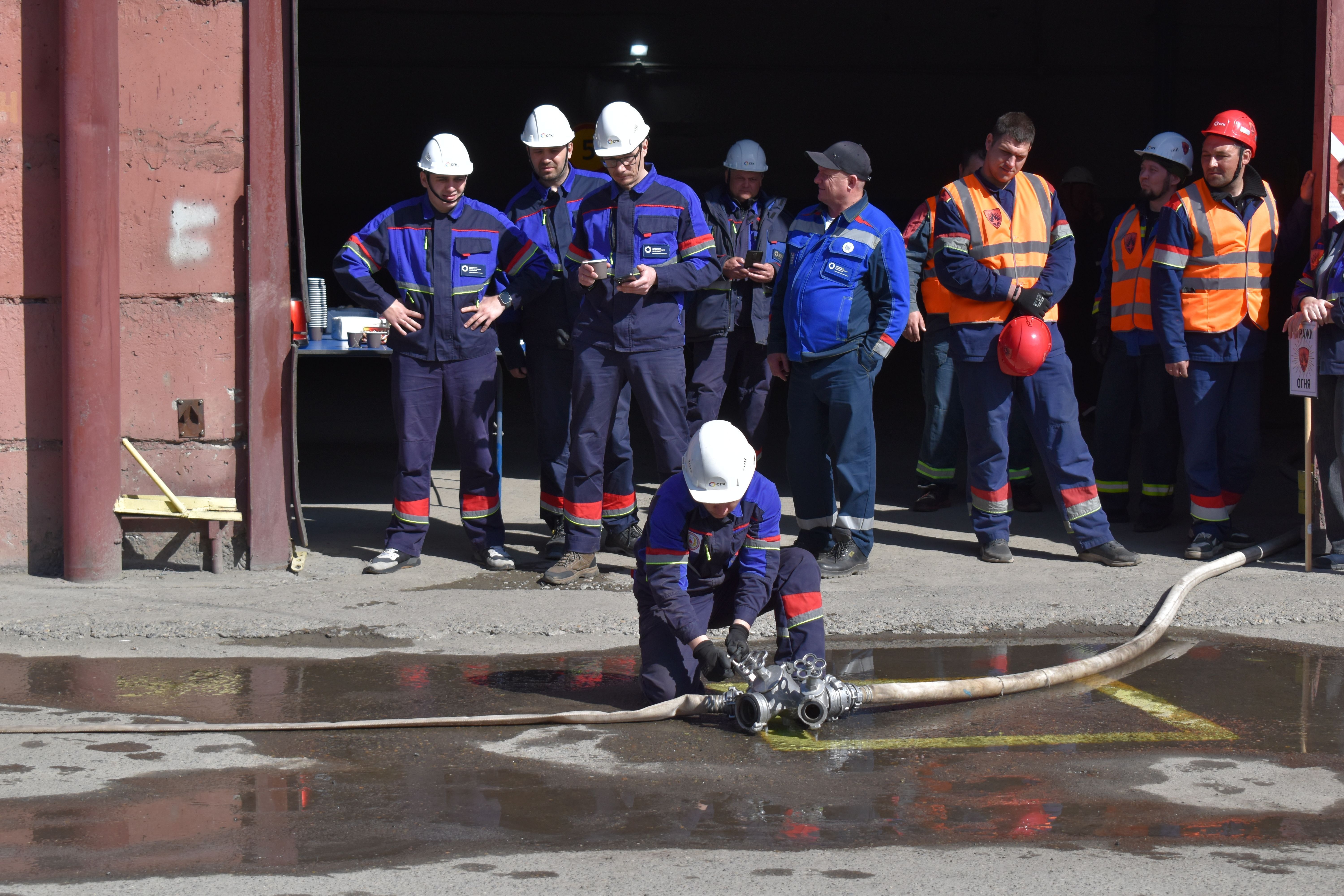Огнеборцы, на старт! Бийские теплоэнергетики провели соревнования добровольных пожарных формирований