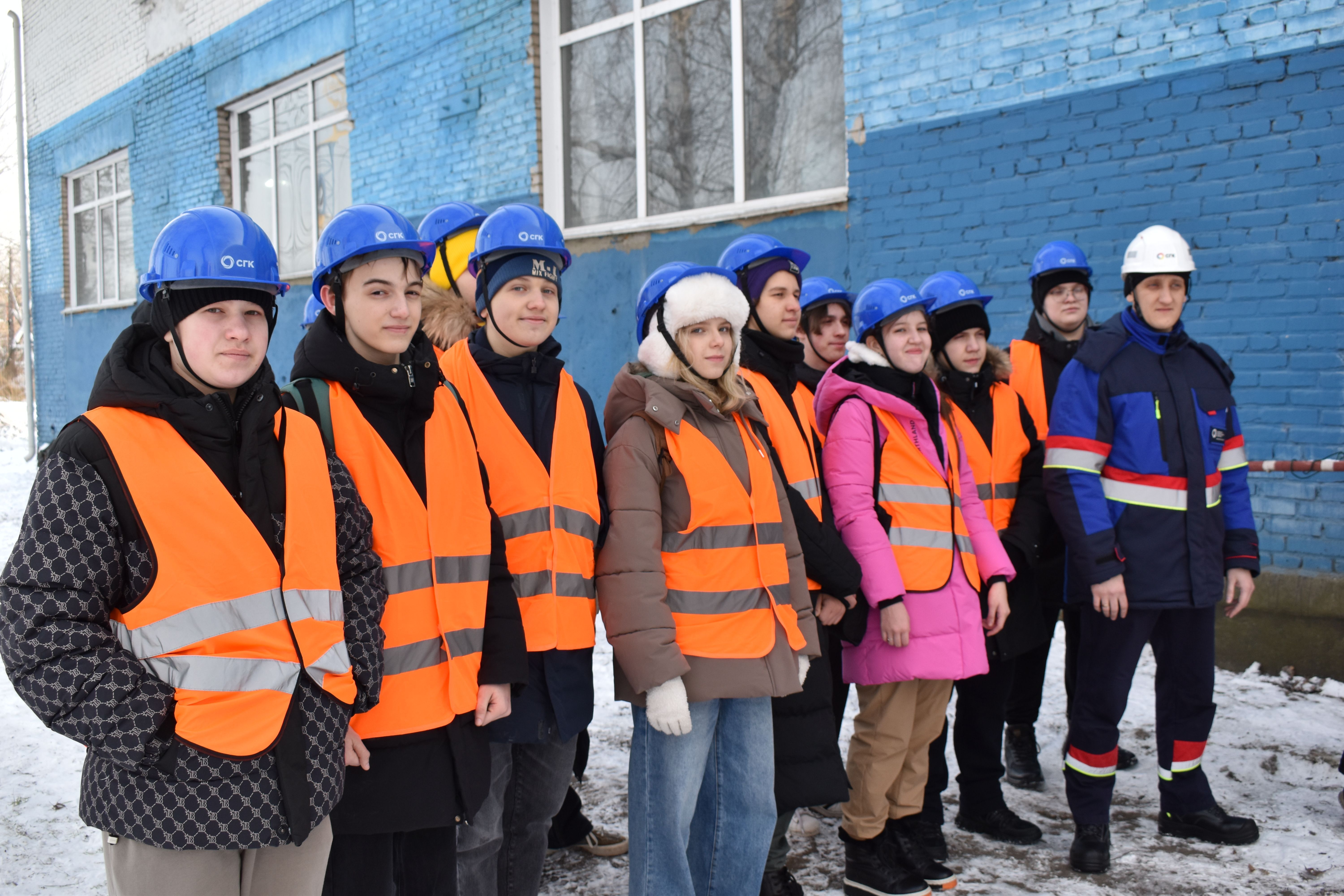 Воспитанники бийского Центра талантов познакомились с работой теплосетевого оборудования СГК