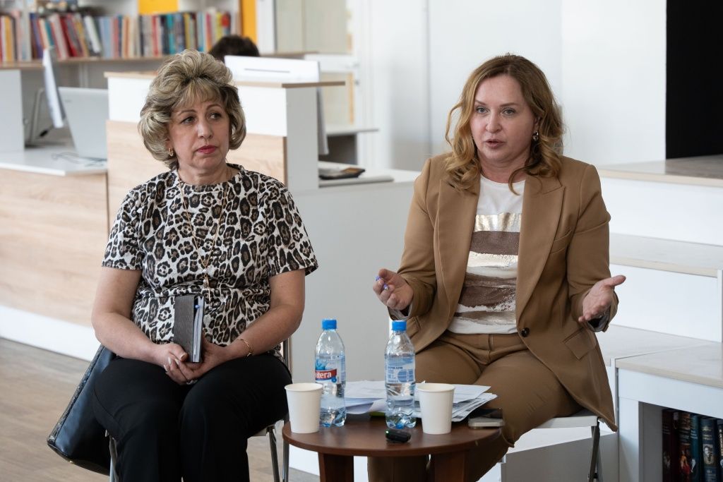 &mdash; Чтобы узнать, кому принадлежит контейнер, необходимо обратиться в &laquo;САХ&raquo;, &mdash; подчеркнула заместитель директора &laquo;Спецавтохозяйство&raquo; Галина Бузмакова. Эксперты рассказали, что по закону регоператор может приобретать их на сумму не более 1% валовой выручки предприятия