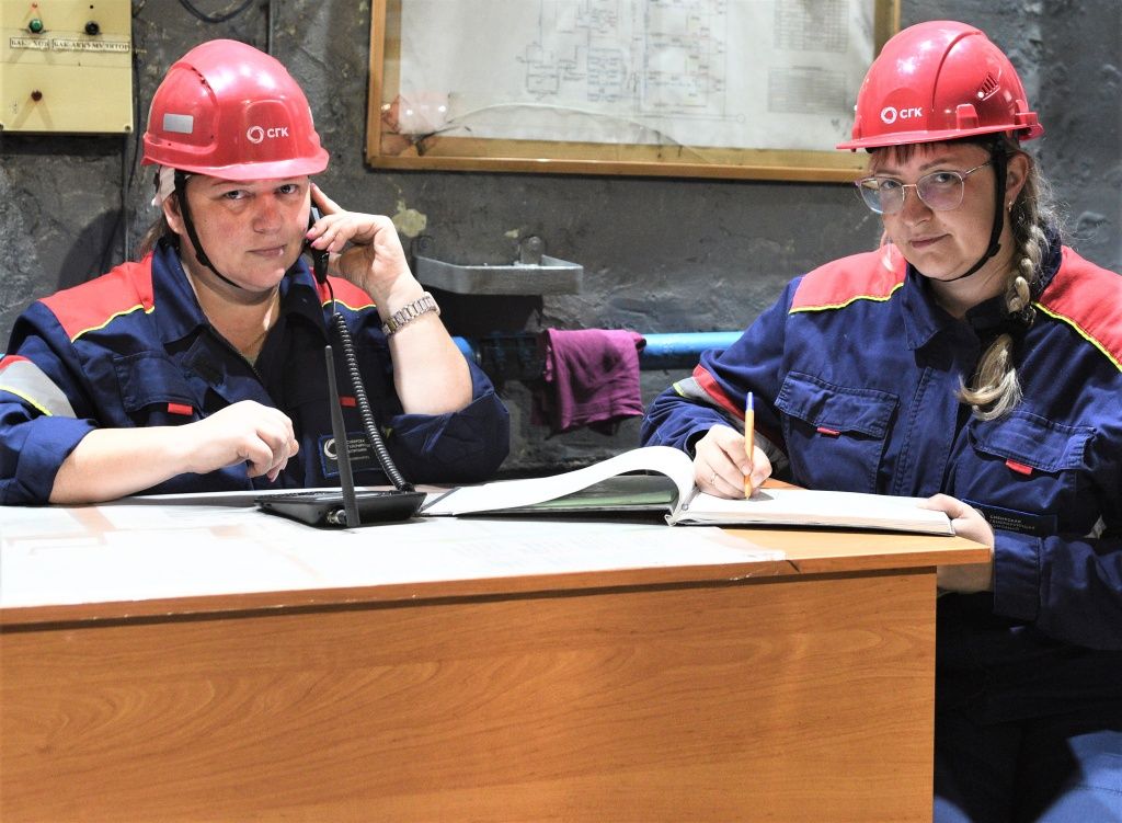 В смене на котельной № 6 мы застали двух девушек-машинистов. Женщин на котельных трудится немало. Они очень ответственные и все содержат в порядке