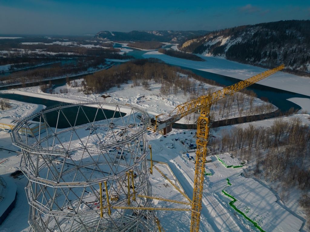 Каркас почти готов, но пока не обшит 