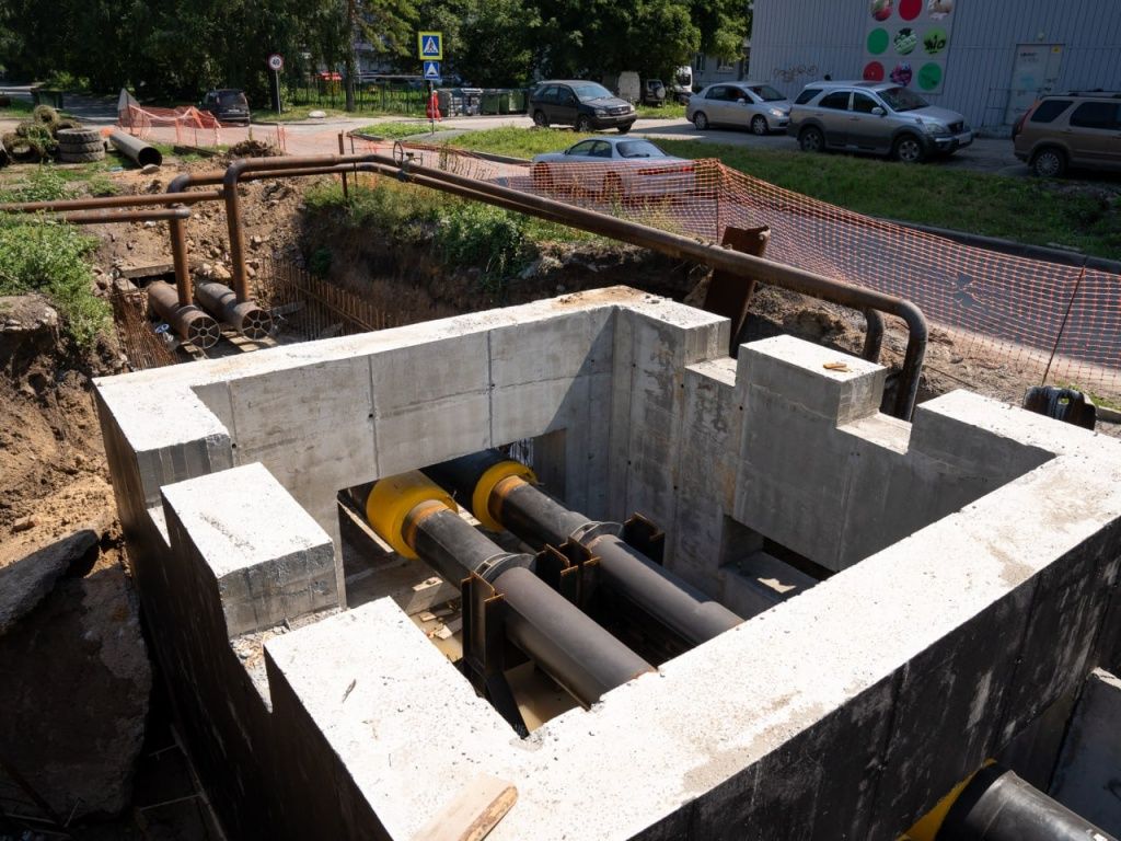 Техперевооружение тепловой сети на улице Петухова. А так выглядит реконструкция тепловой камеры