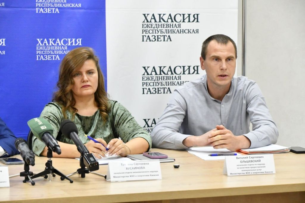 Виталий Ольшевский: В этом году отопительный сезон стартован необычайно ровно. Фото: С.Побеляев, газета «Хакасия» Виталий Ольшевский: В этом году отопительный сезон стартован необычайно ровно. Фото: С.Побеляев, газета «Хакасия»