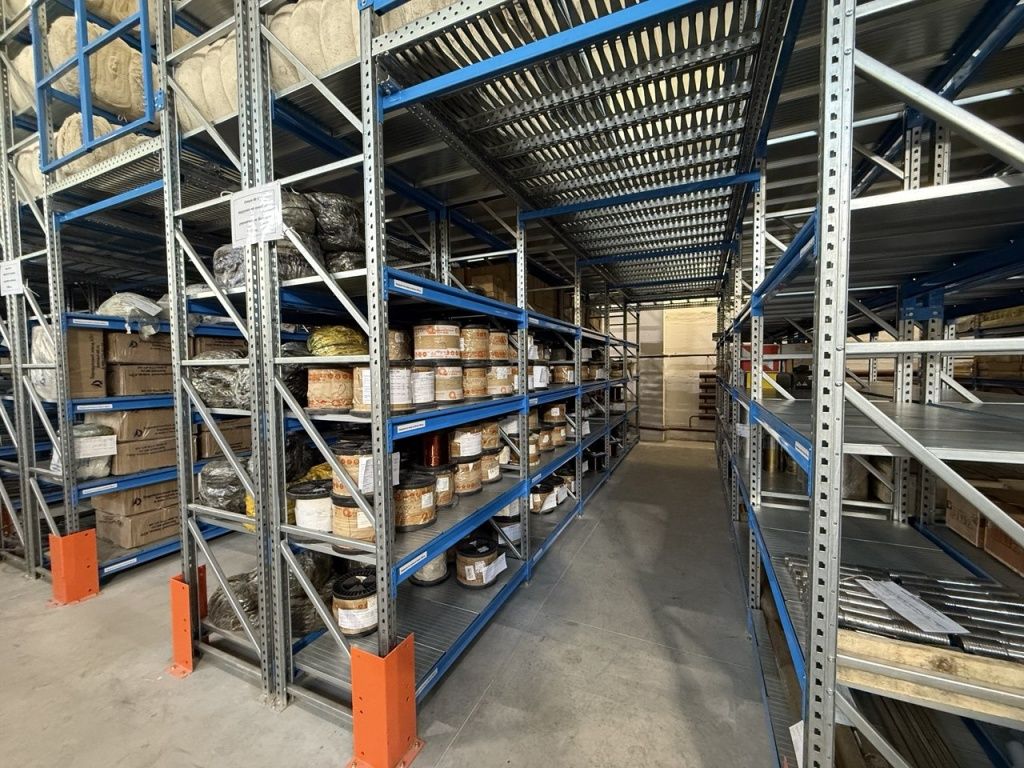 Склады Беловской ГРЭС находятся под круглосуточной охраной. На ночь их ставят на сигнализацию 