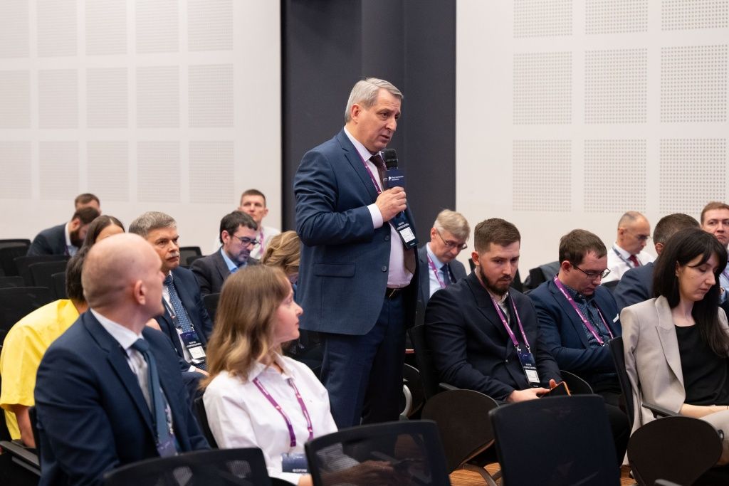 Участники сессии, посвященной цифровизации производств Участники сессии, посвященной цифровизации производств