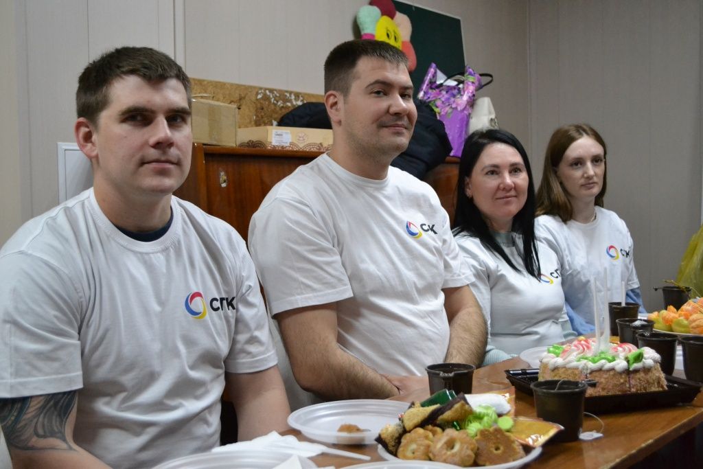 Молодые сотрудники СГК с интересом слушали рассказы ветеранов