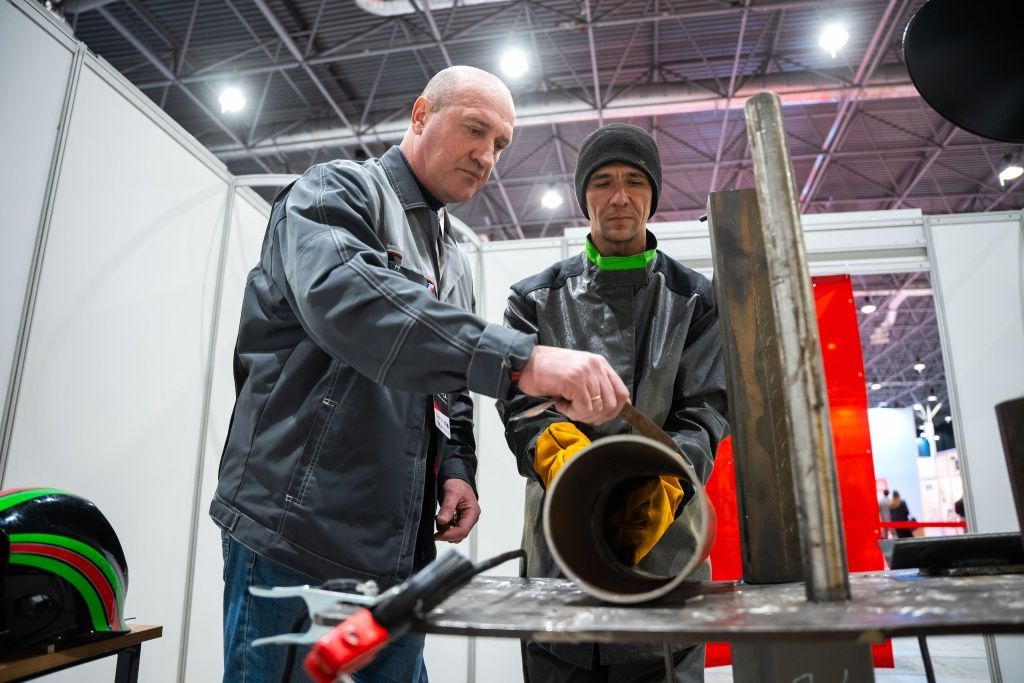 За выполнением задания строго следит компетентное жюри